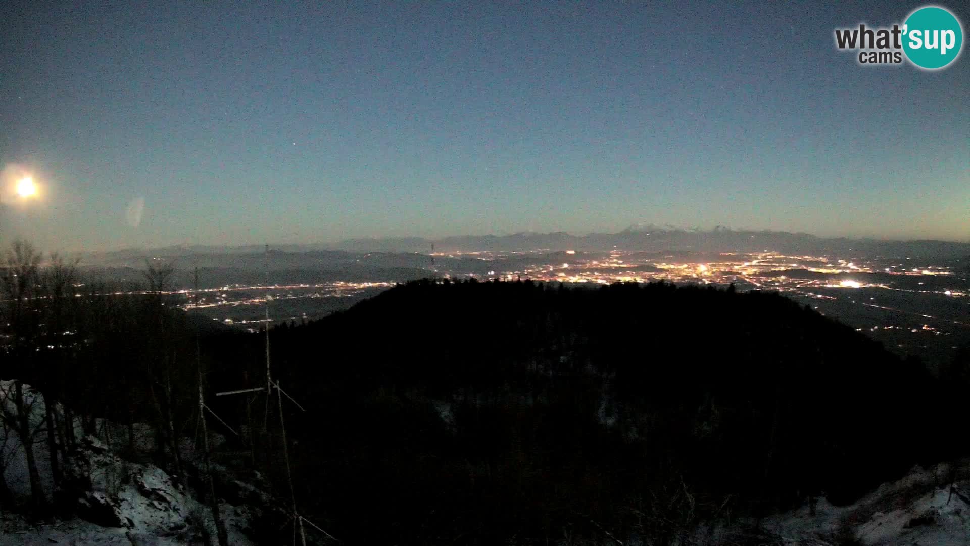 Krim webcam mountain hut | view to Ljubljana – Slovenia