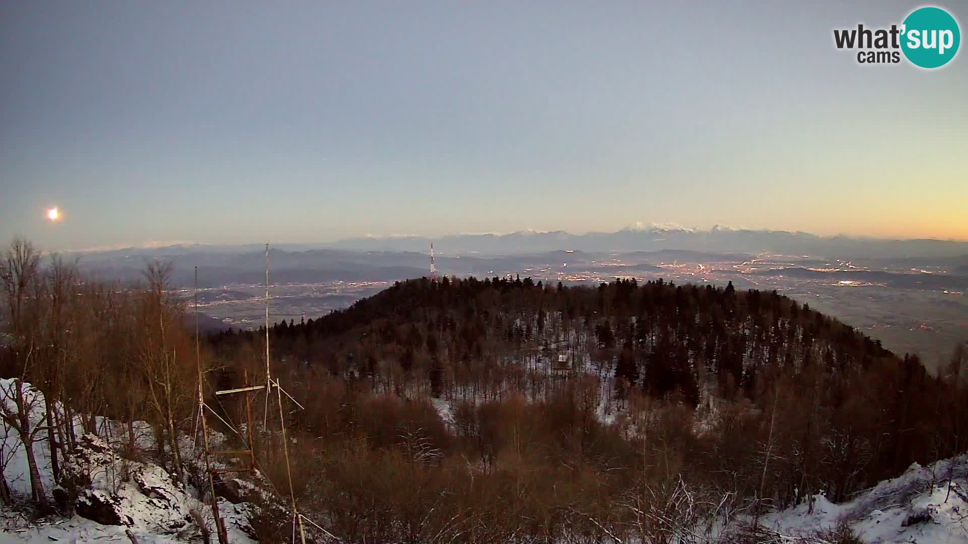 Krim webcam mountain hut | view to Ljubljana – Slovenia