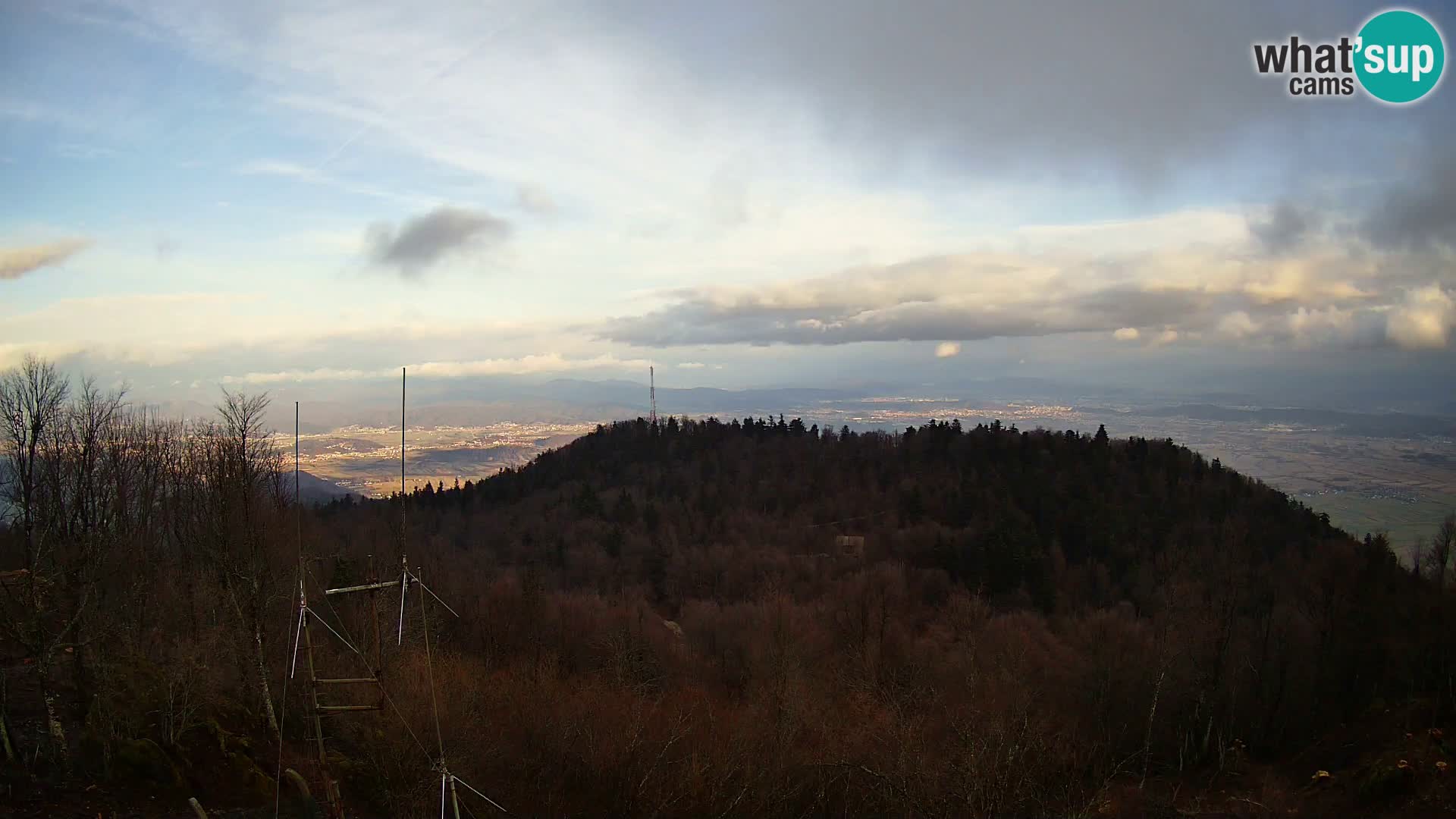 Krim webcam mountain hut | view to Ljubljana – Slovenia