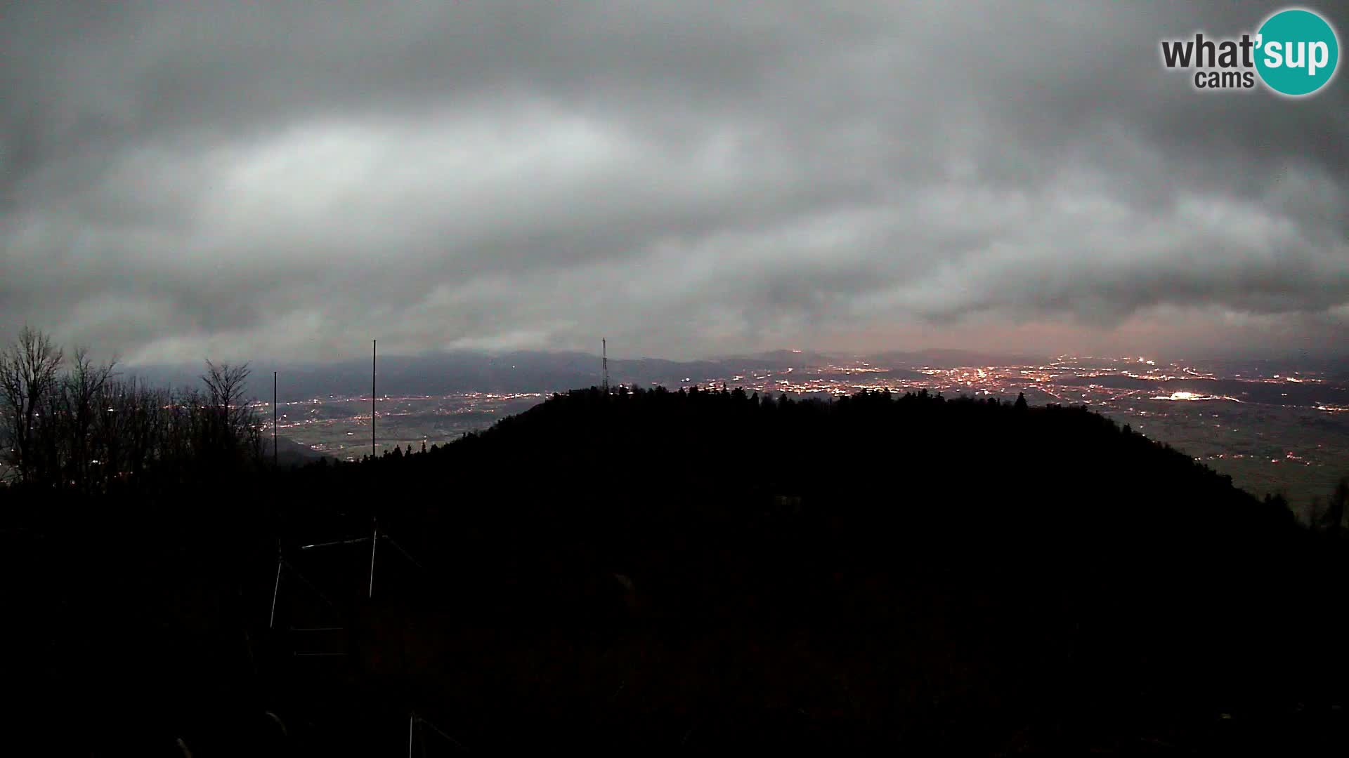 Krim Web cam Berghütte | Blick auf Ljubljana – Slowenien