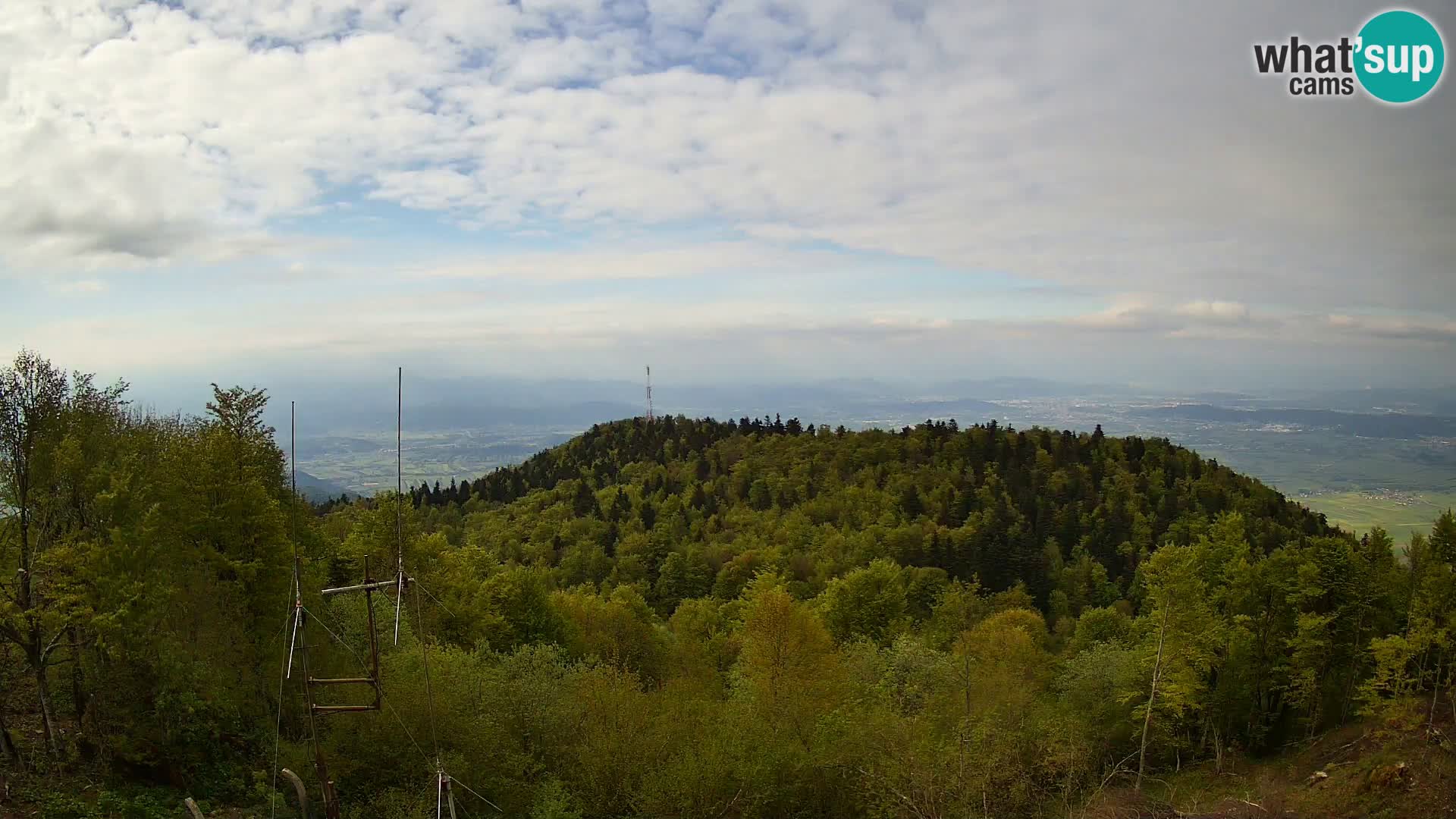 Krim webcam mountain hut | view to Ljubljana – Slovenia