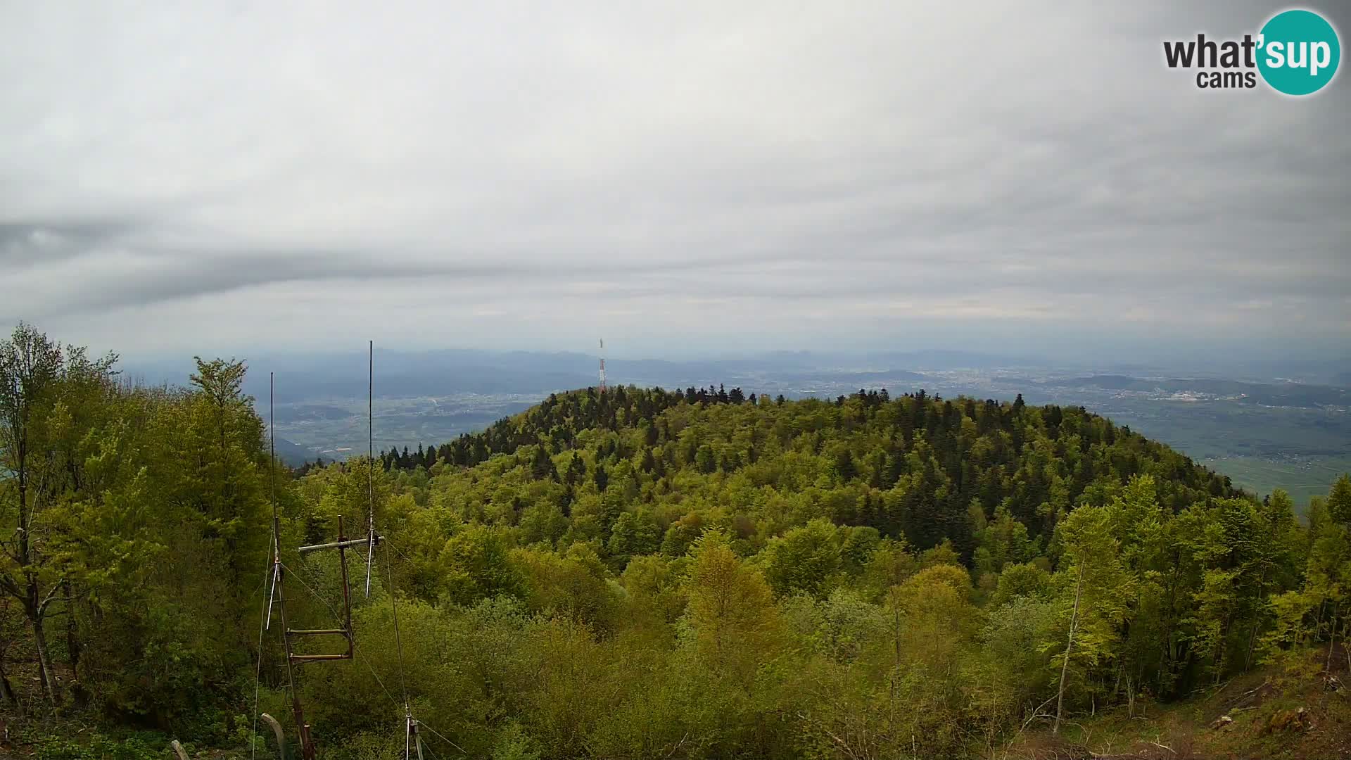 Krim web kamera Planinska koliba | pogled na Ljubljanu – Slovenija