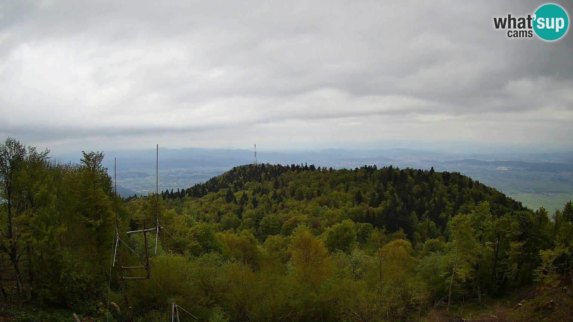 Krim web kamera Planinska koliba | pogled na Ljubljanu – Slovenija