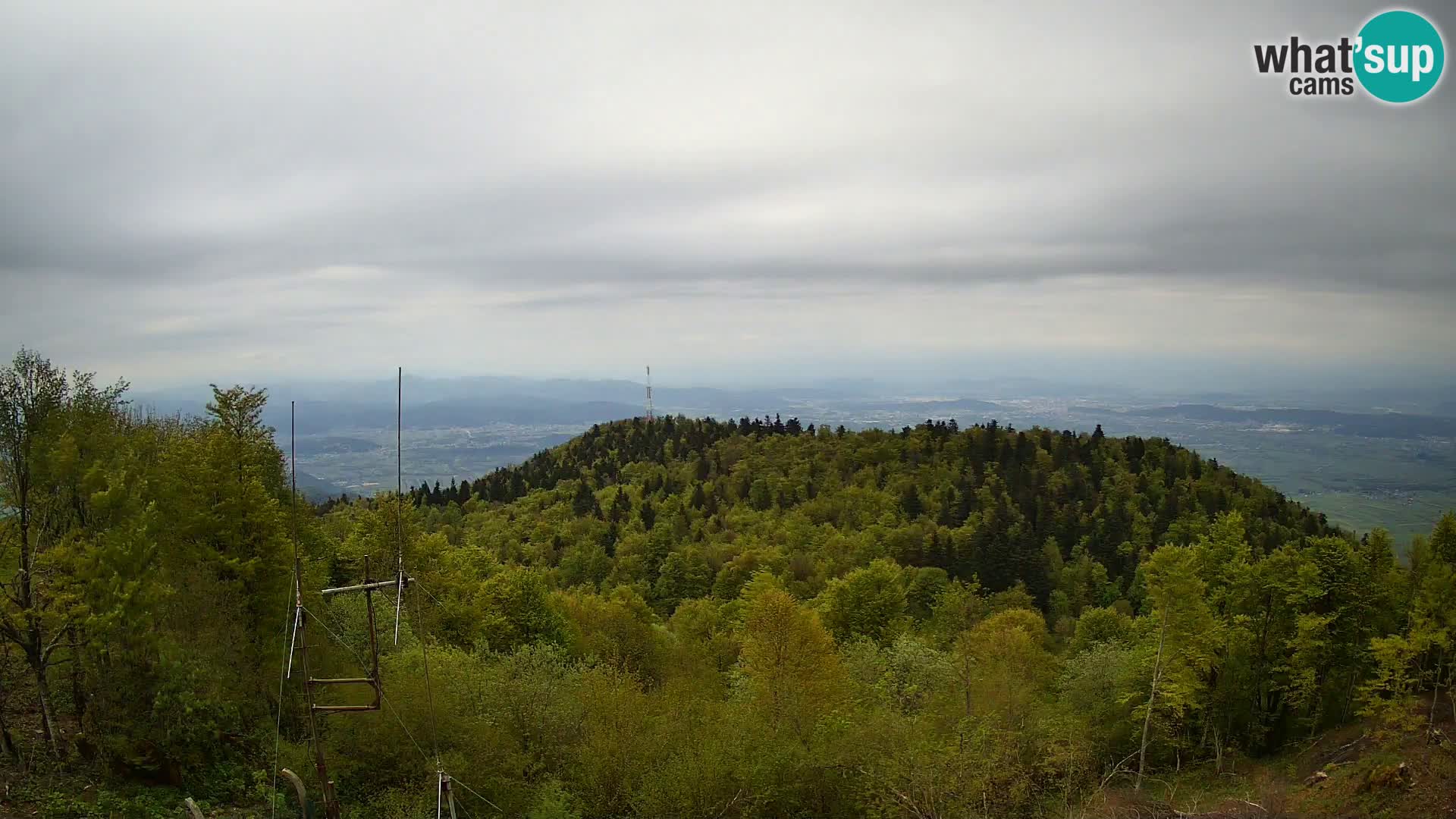 Krim webcam mountain hut | view to Ljubljana – Slovenia