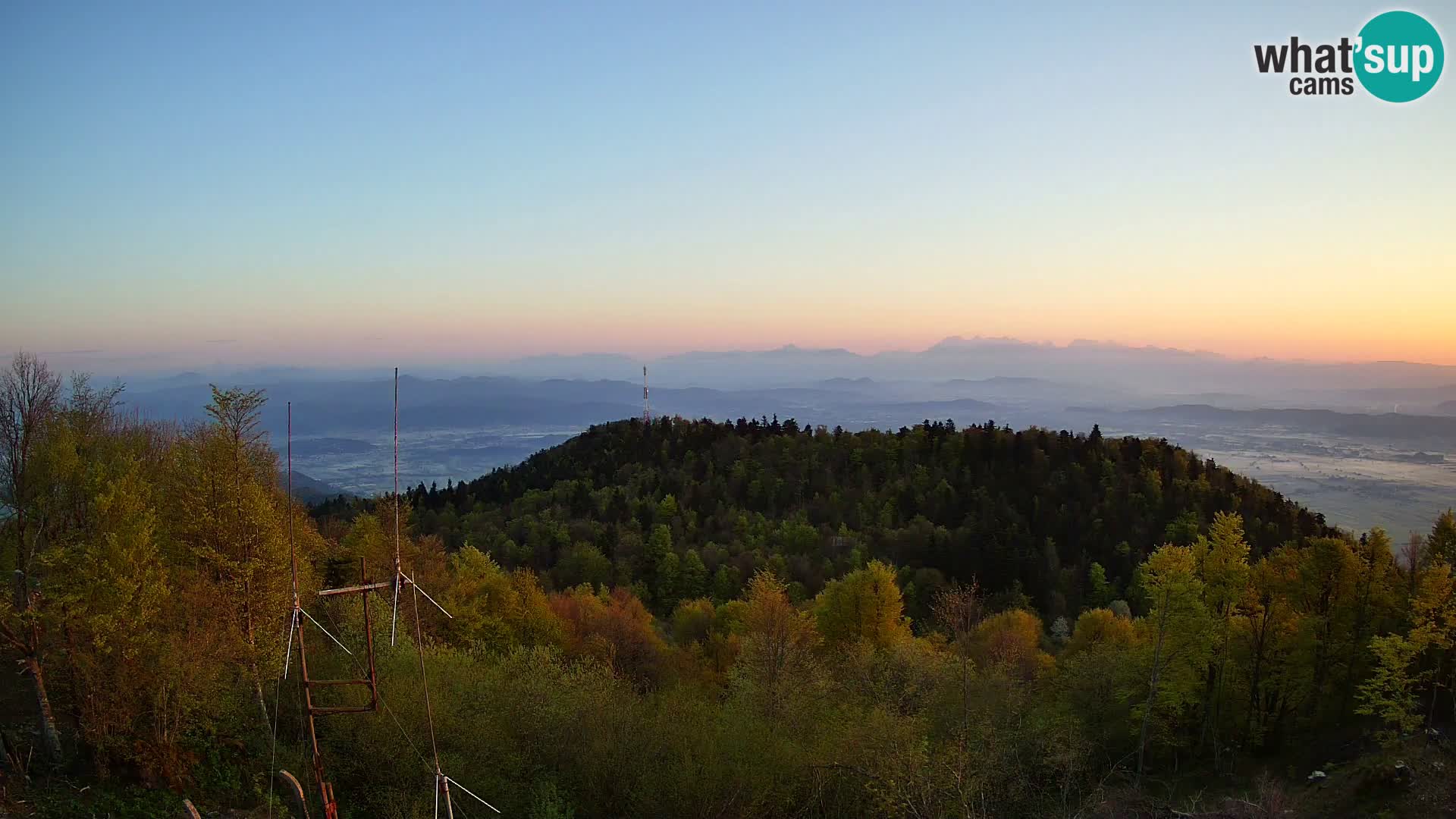 Krim web kamera Planinska koliba | pogled na Ljubljanu – Slovenija
