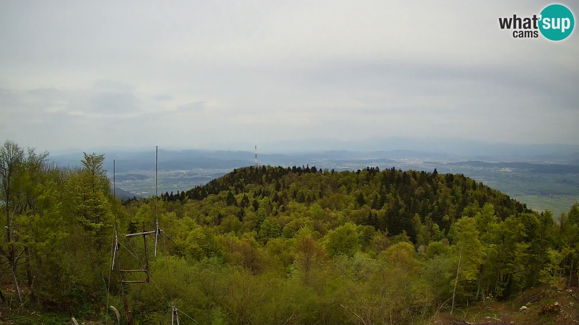 Krim web kamera Planinska koliba | pogled na Ljubljanu – Slovenija