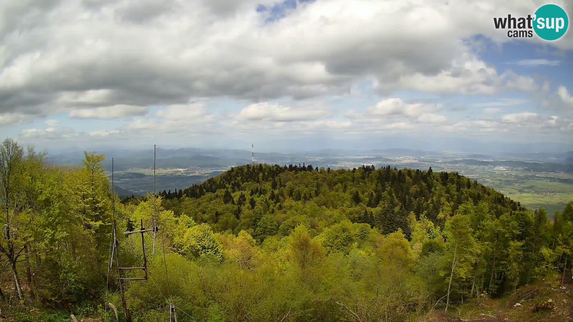 Krim webcam mountain hut | view to Ljubljana – Slovenia