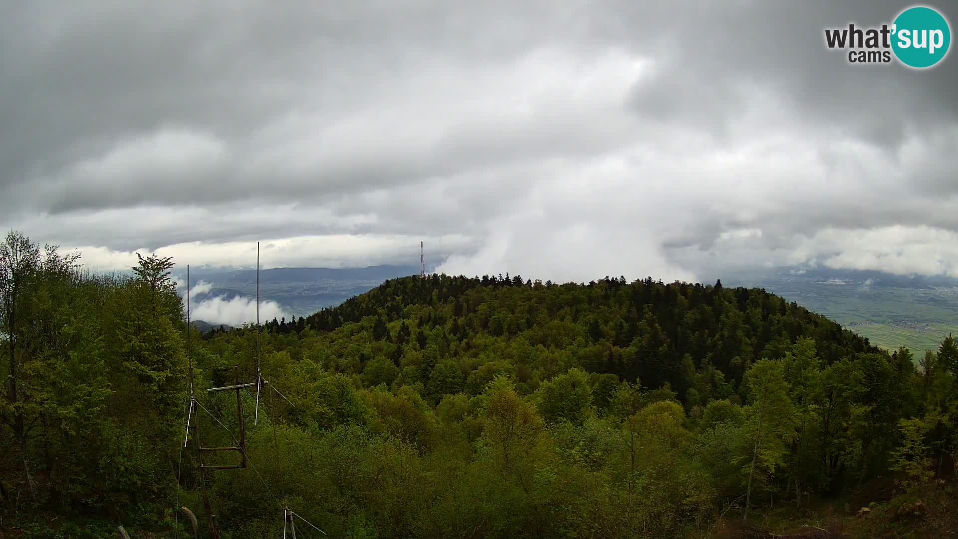 Krim webcam mountain hut | view to Ljubljana – Slovenia