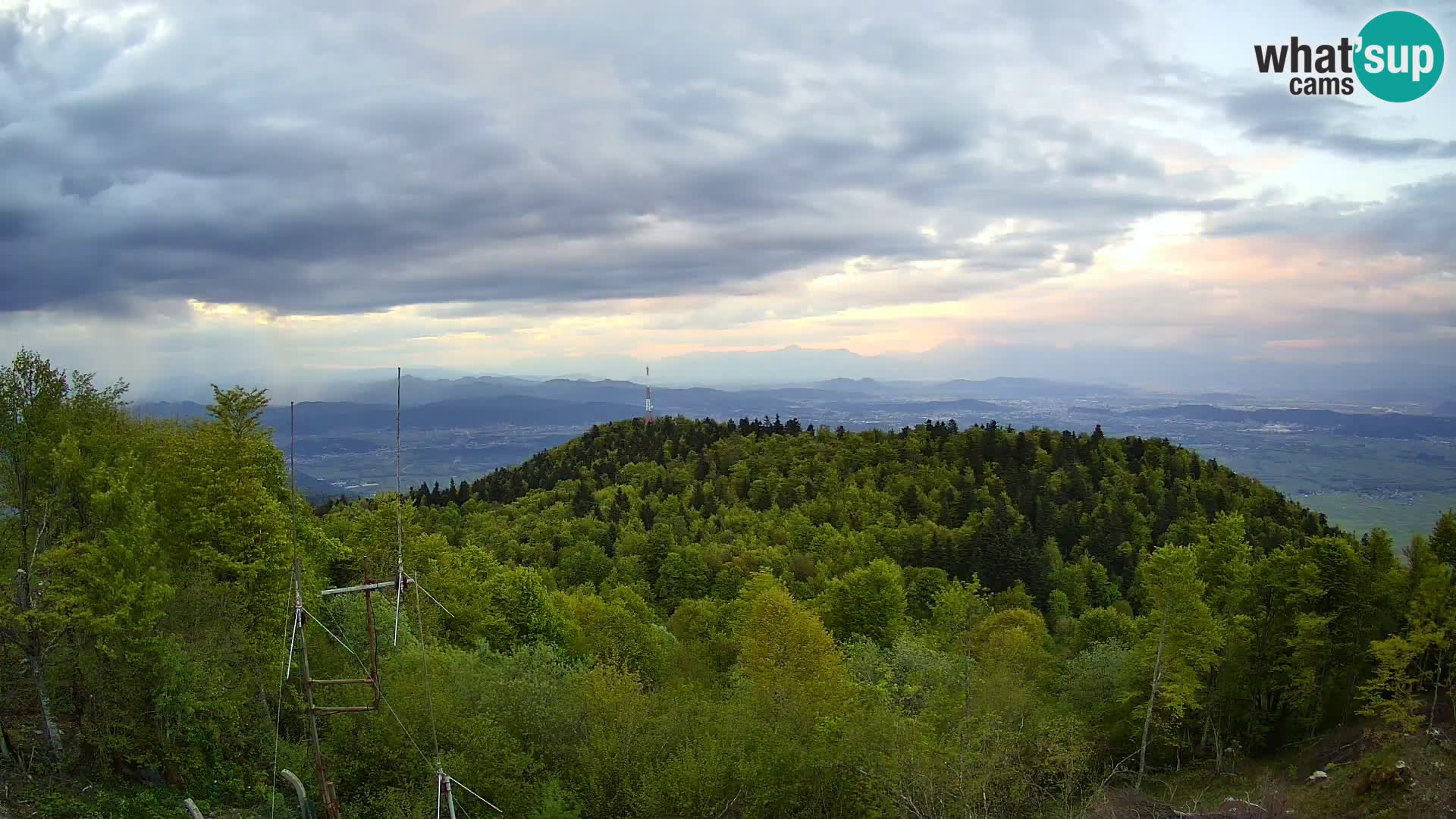 Krim webcam mountain hut | view to Ljubljana – Slovenia
