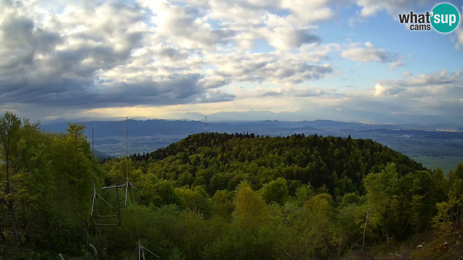 Krim Web cam Berghütte | Blick auf Ljubljana – Slowenien