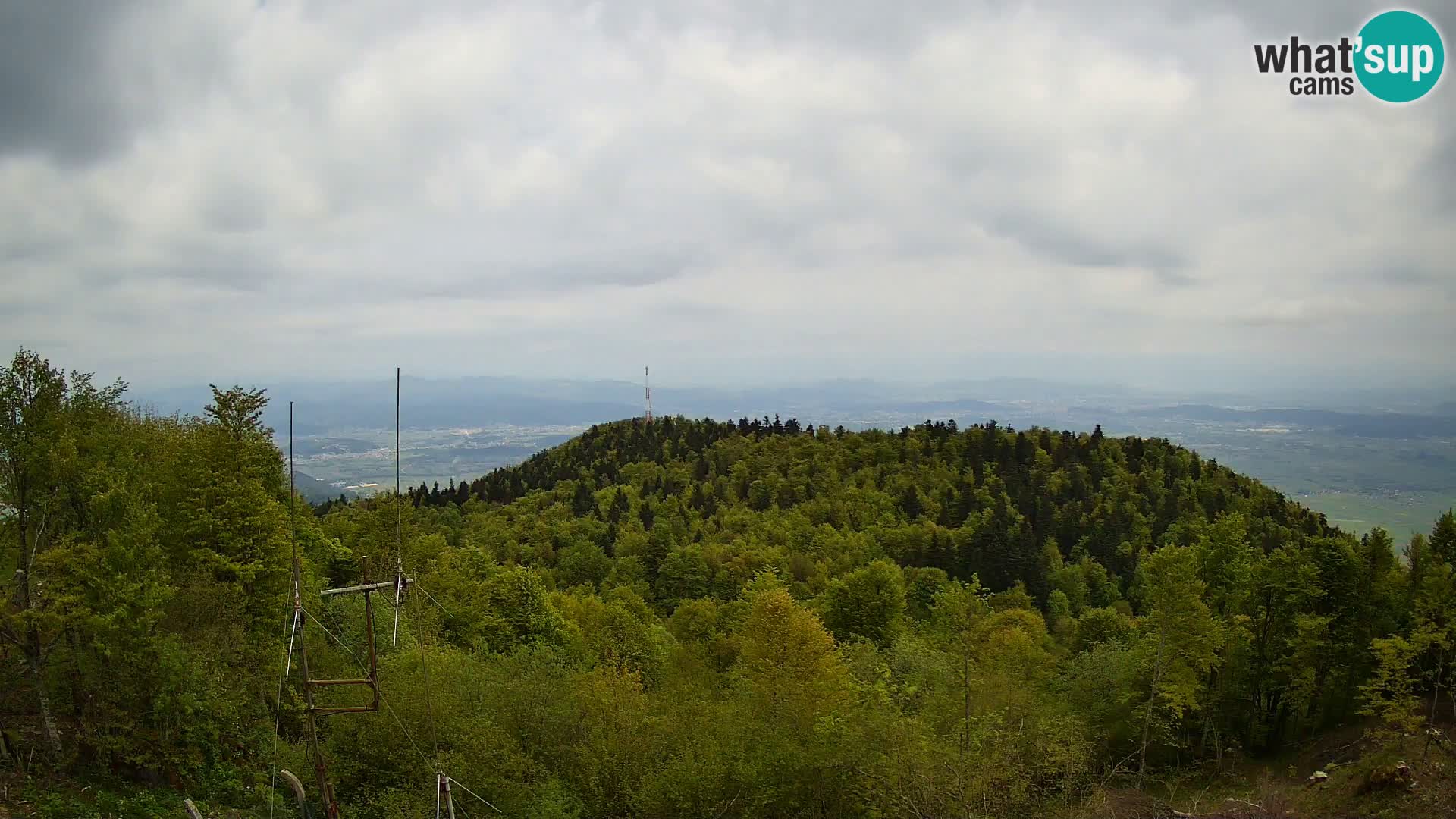 Krim webcam mountain hut | view to Ljubljana – Slovenia