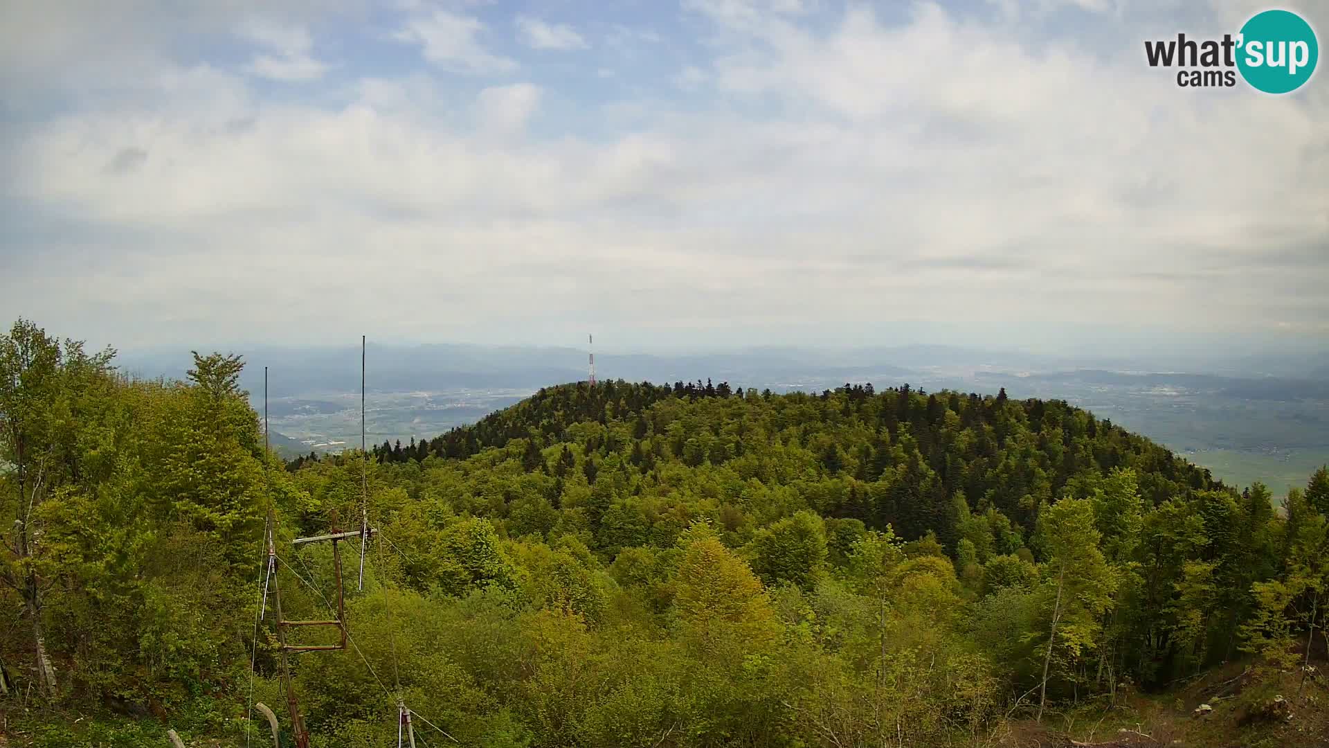 Krim web kamera Planinska koliba | pogled na Ljubljanu – Slovenija
