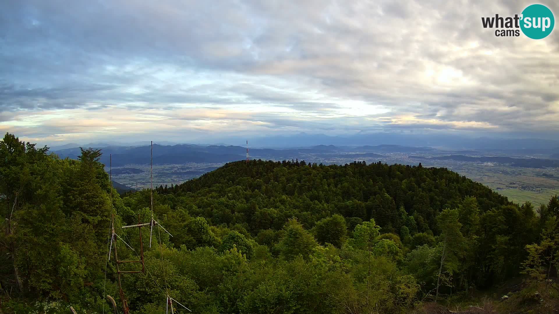 Krim webcam mountain hut | view to Ljubljana – Slovenia