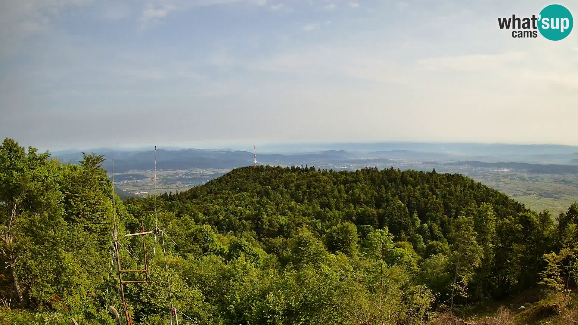 Krim web kamera Planinska koliba | pogled na Ljubljanu – Slovenija