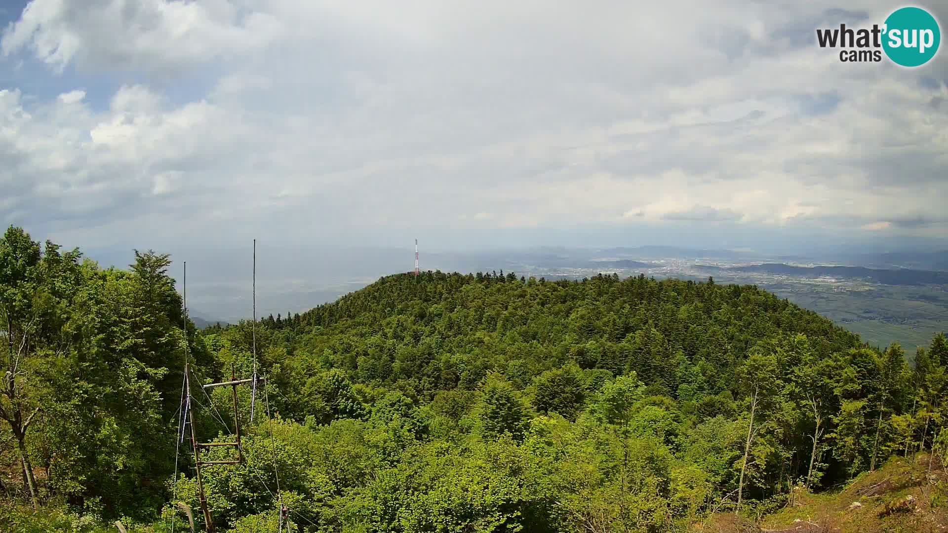 Krim web kamera Planinska koliba | pogled na Ljubljanu – Slovenija