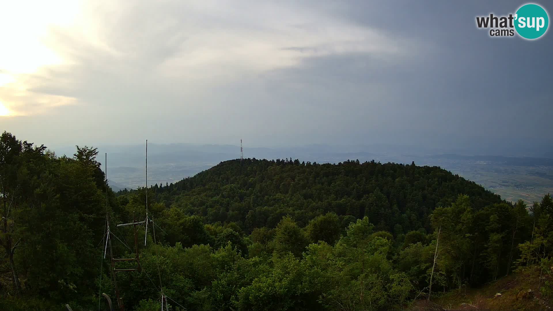 Krim webcam mountain hut | view to Ljubljana – Slovenia