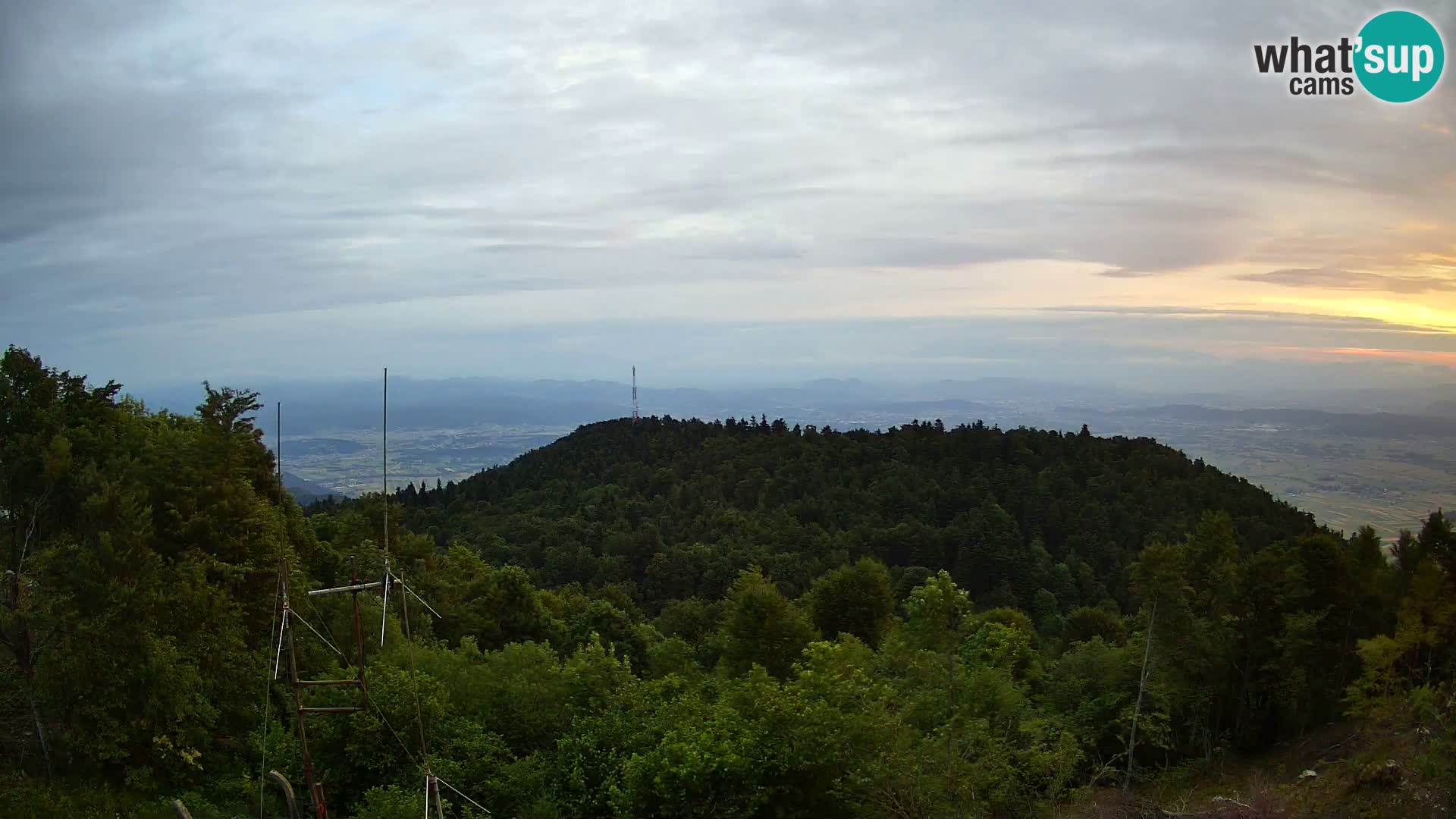 Krim webcam mountain hut | view to Ljubljana – Slovenia