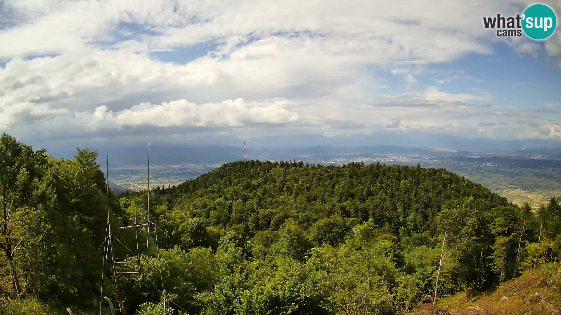 Krim Web cam Berghütte | Blick auf Ljubljana – Slowenien