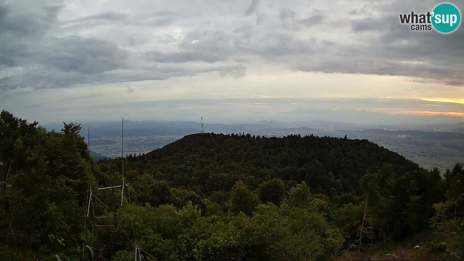 Krim Web cam Berghütte | Blick auf Ljubljana – Slowenien