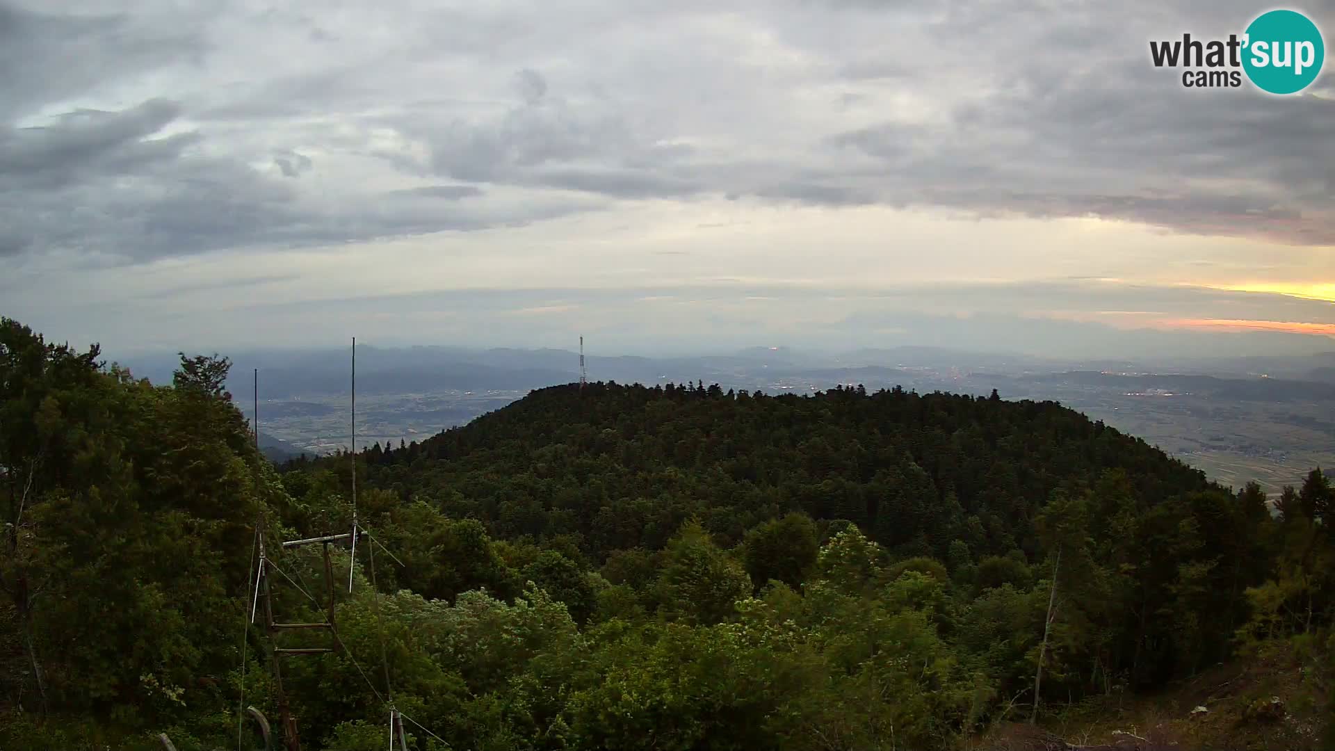 Krim Web cam Berghütte | Blick auf Ljubljana – Slowenien
