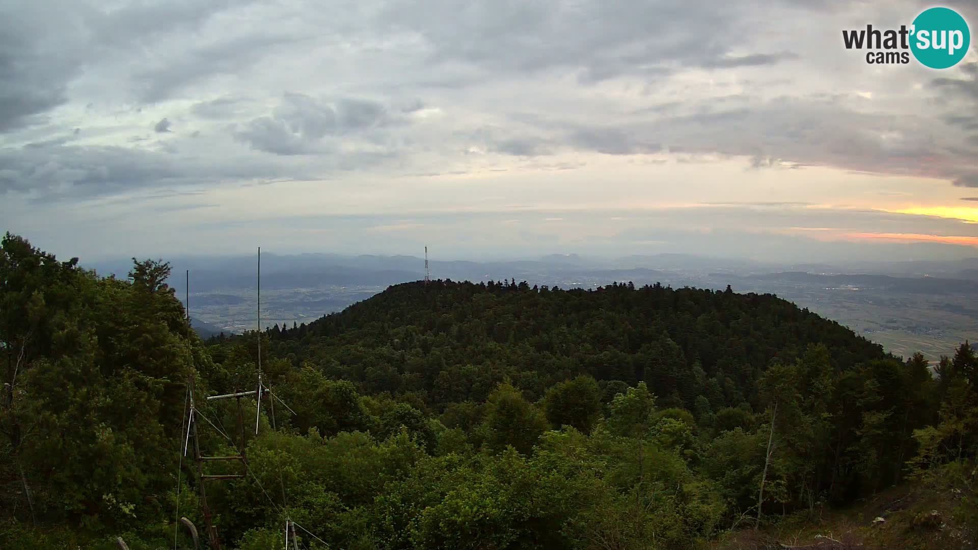 Krim webcam mountain hut | view to Ljubljana – Slovenia