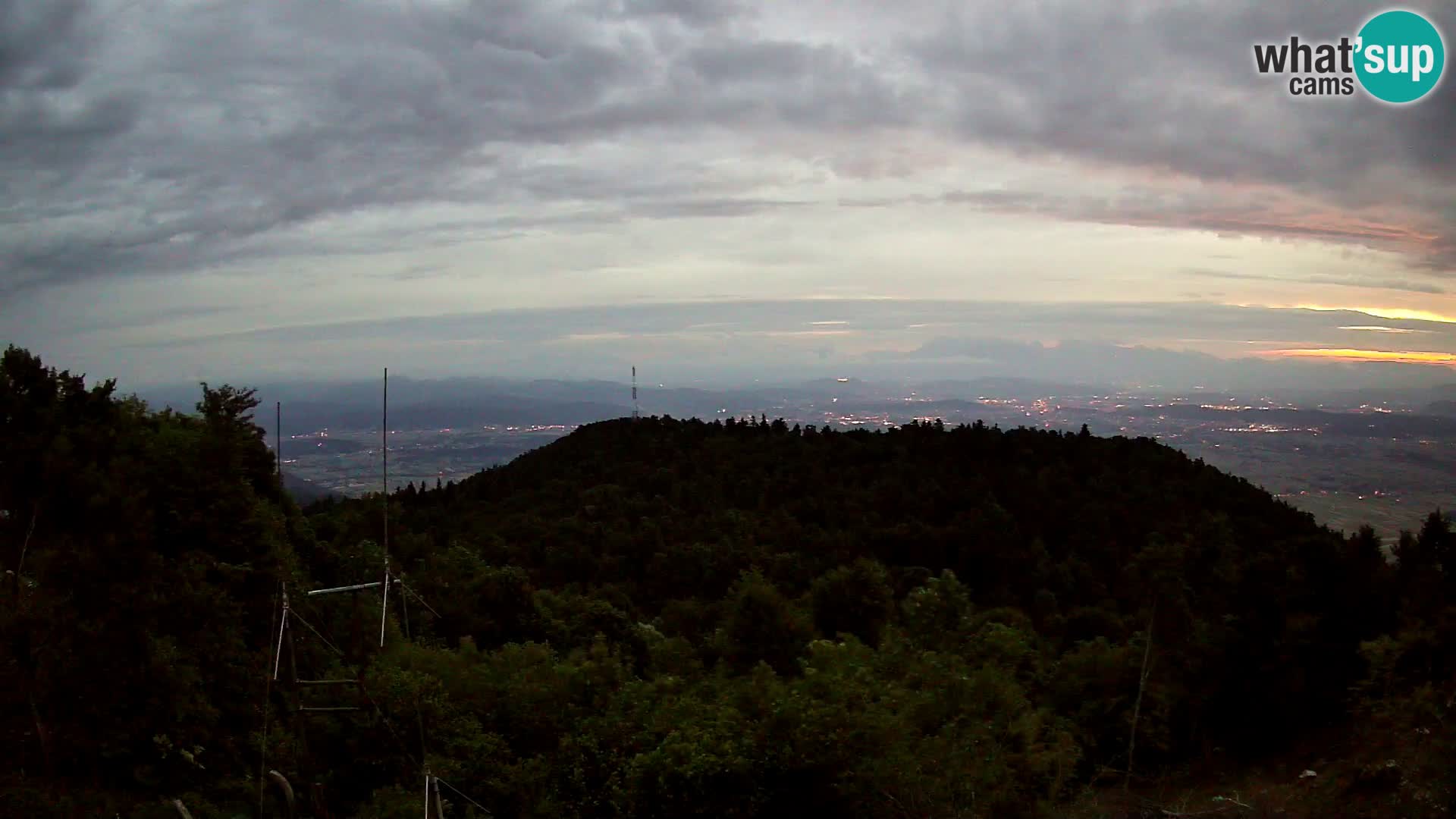 Krim webcam mountain hut | view to Ljubljana – Slovenia