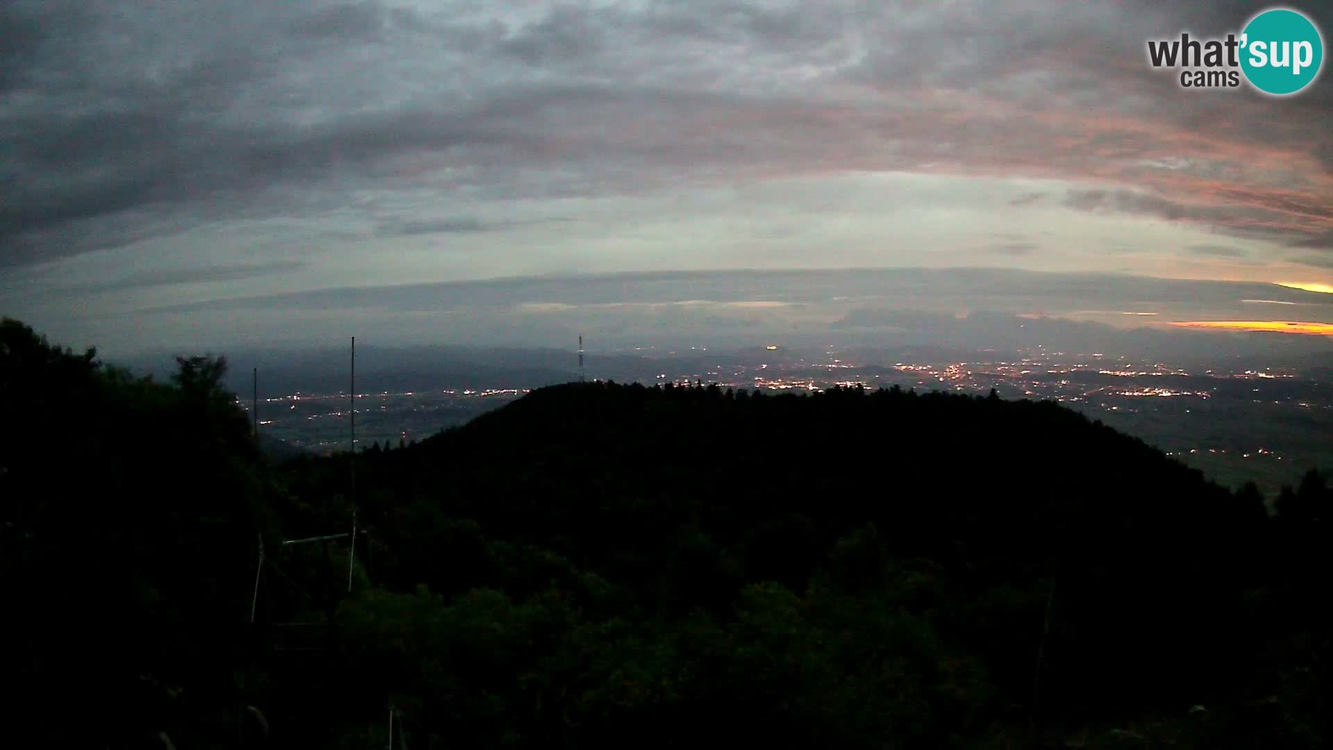 Krim Web cam Berghütte | Blick auf Ljubljana – Slowenien