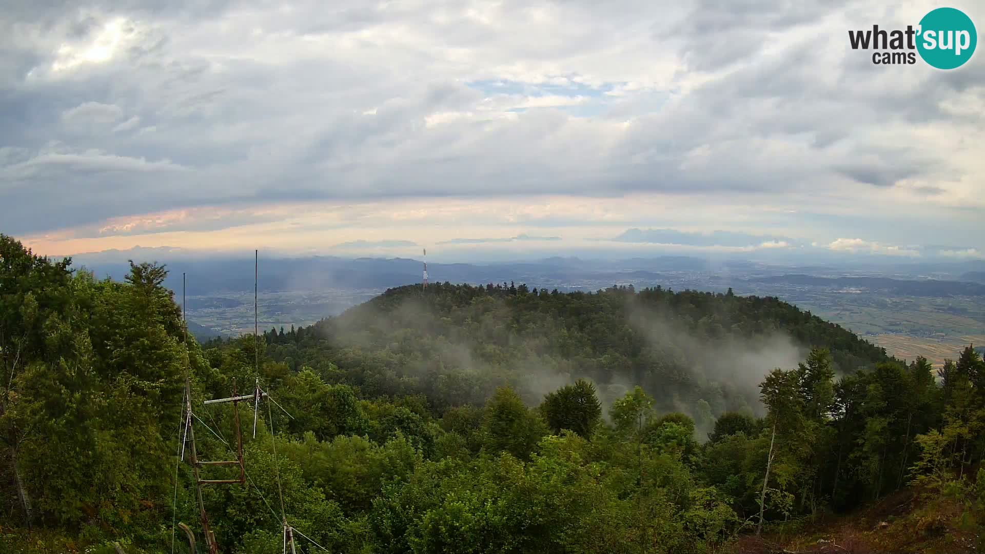 Krim webcam mountain hut | view to Ljubljana – Slovenia