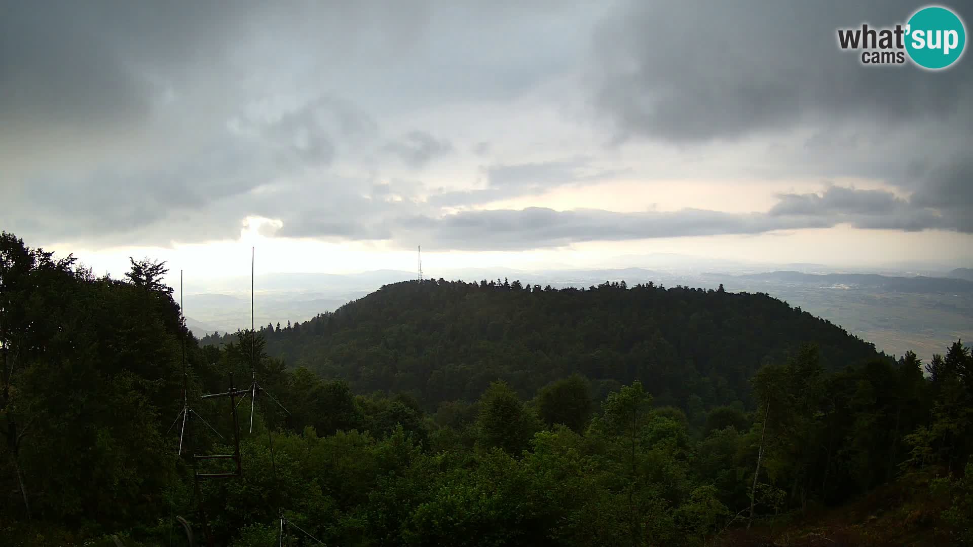 Krim webcam mountain hut | view to Ljubljana – Slovenia