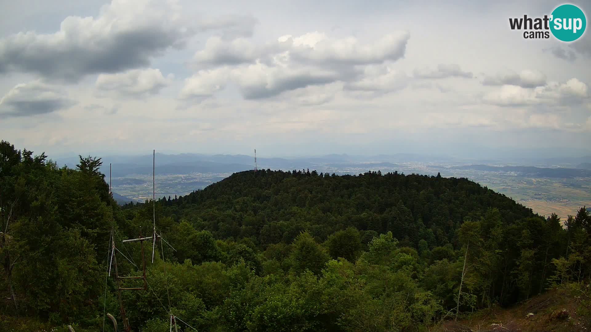 Krim web kamera Planinska koliba | pogled na Ljubljanu – Slovenija