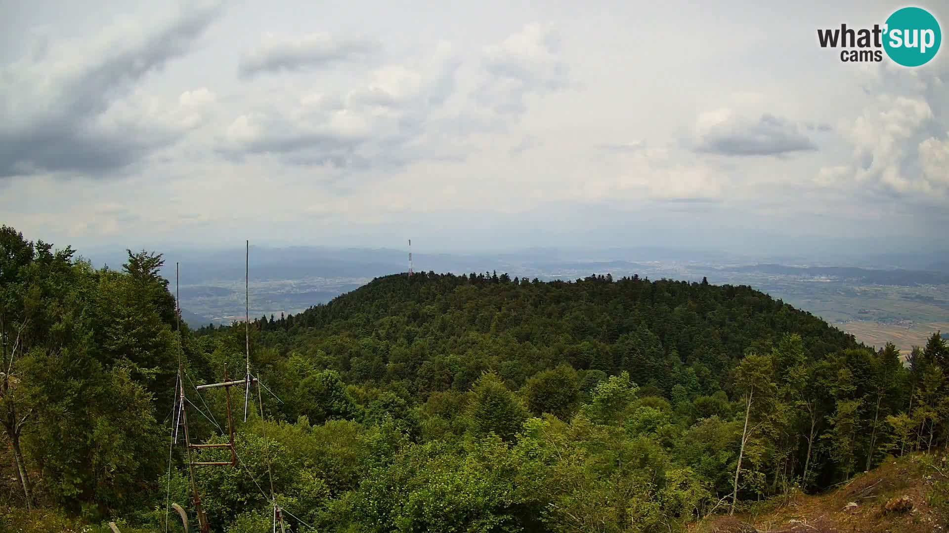 Krim webcam mountain hut | view to Ljubljana – Slovenia