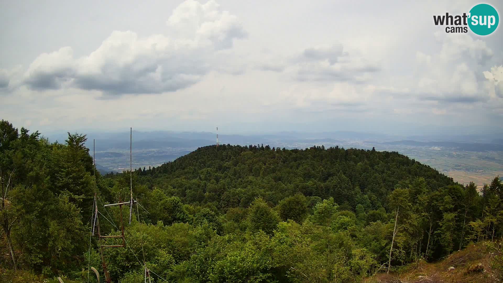 Krim web kamera Planinska koliba | pogled na Ljubljanu – Slovenija