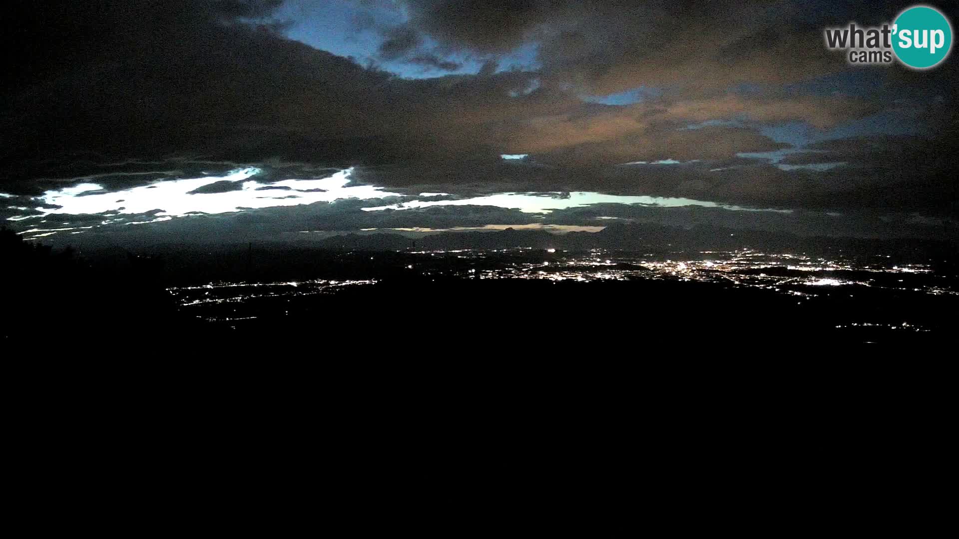Krim webcam mountain hut | view to Ljubljana – Slovenia