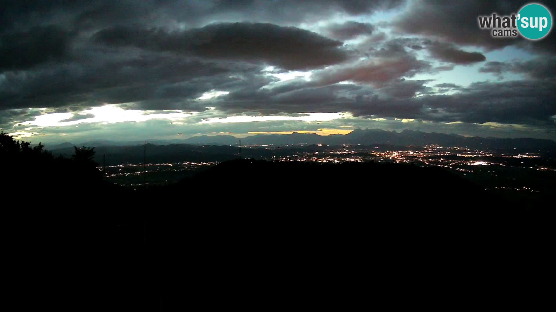 Krim Web cam Berghütte | Blick auf Ljubljana – Slowenien