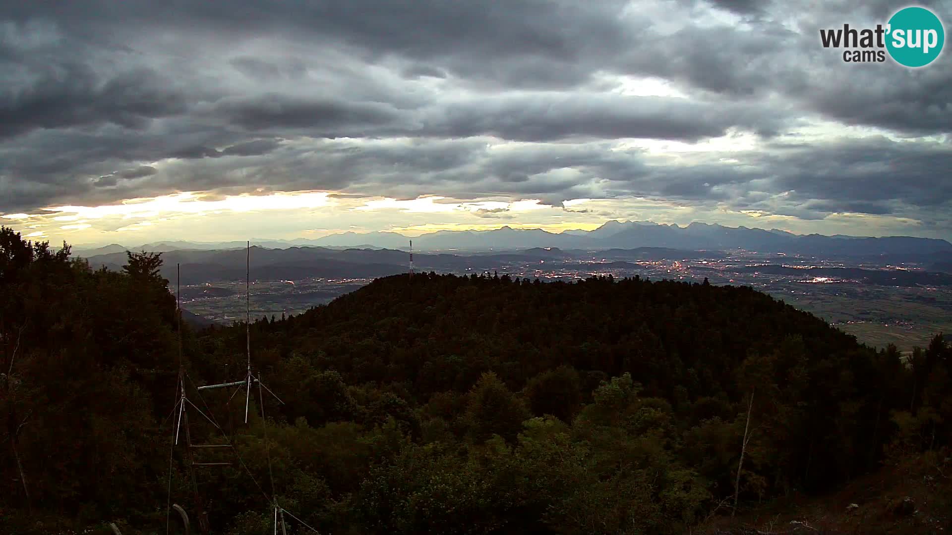 Krim webcam mountain hut | view to Ljubljana – Slovenia