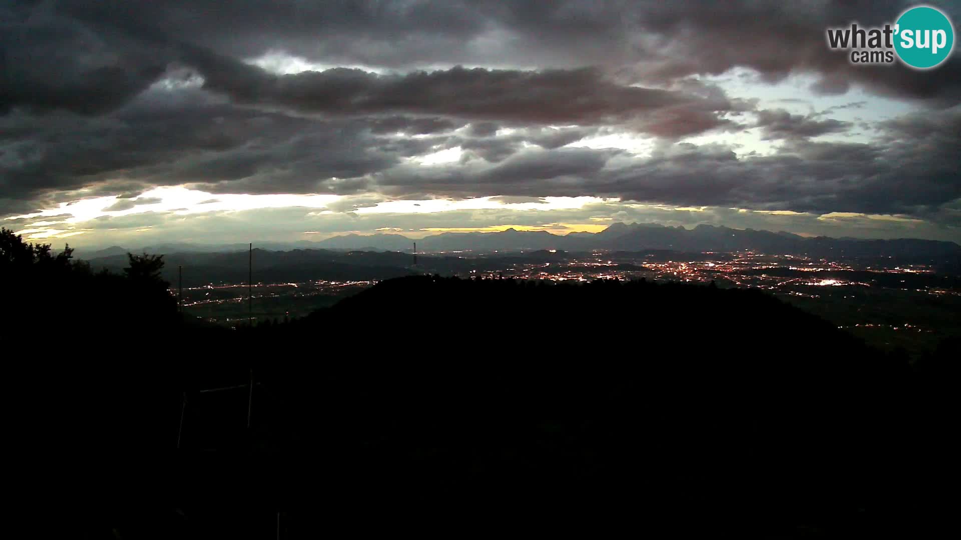 Krim webcam mountain hut | view to Ljubljana – Slovenia