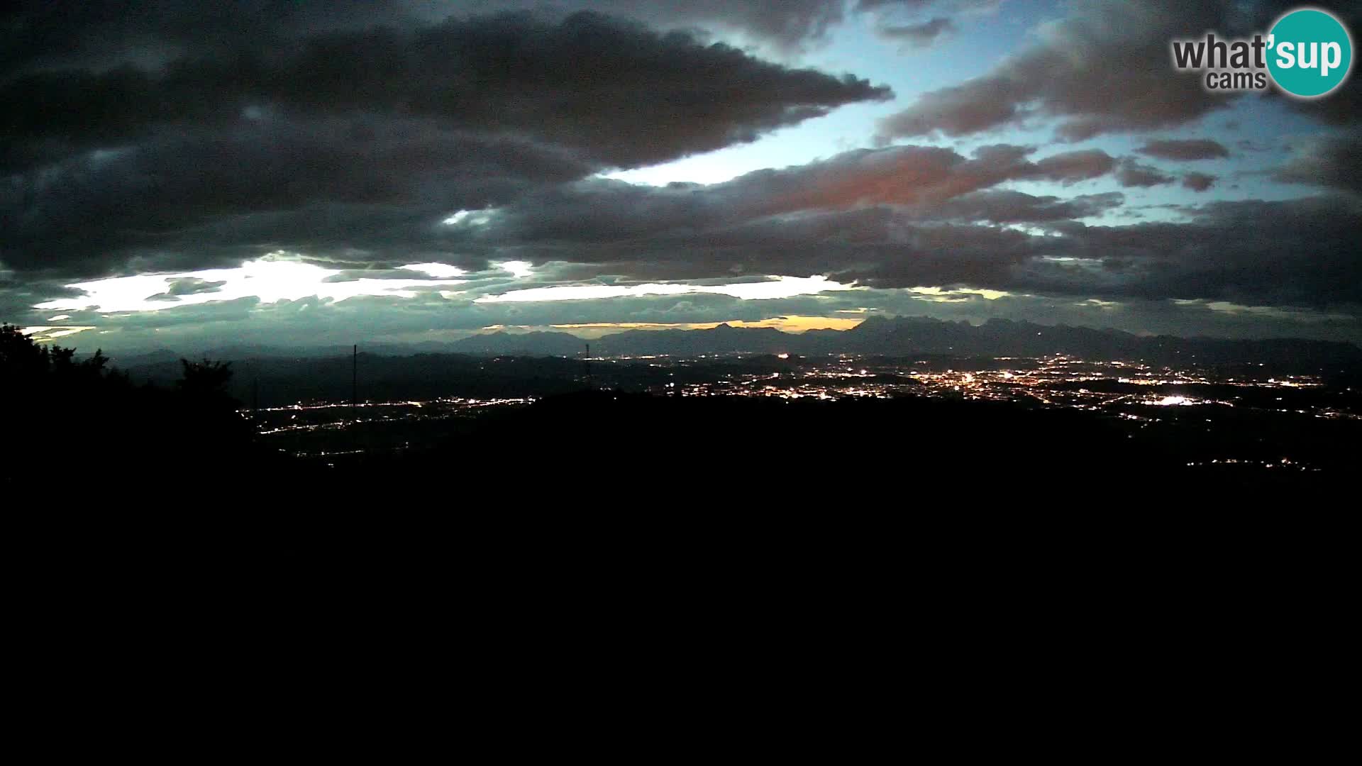 Krim Web cam Berghütte | Blick auf Ljubljana – Slowenien