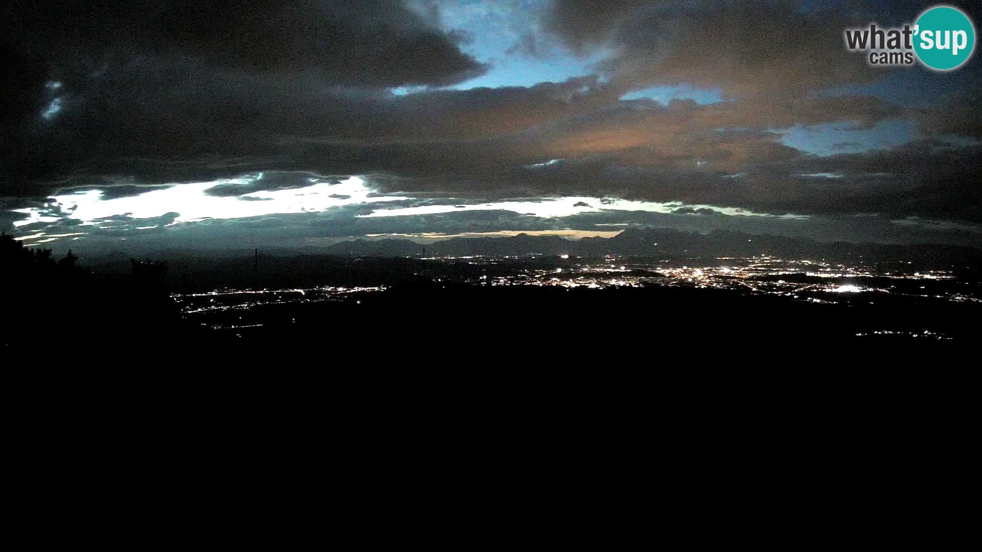 Krim Web cam Berghütte | Blick auf Ljubljana – Slowenien