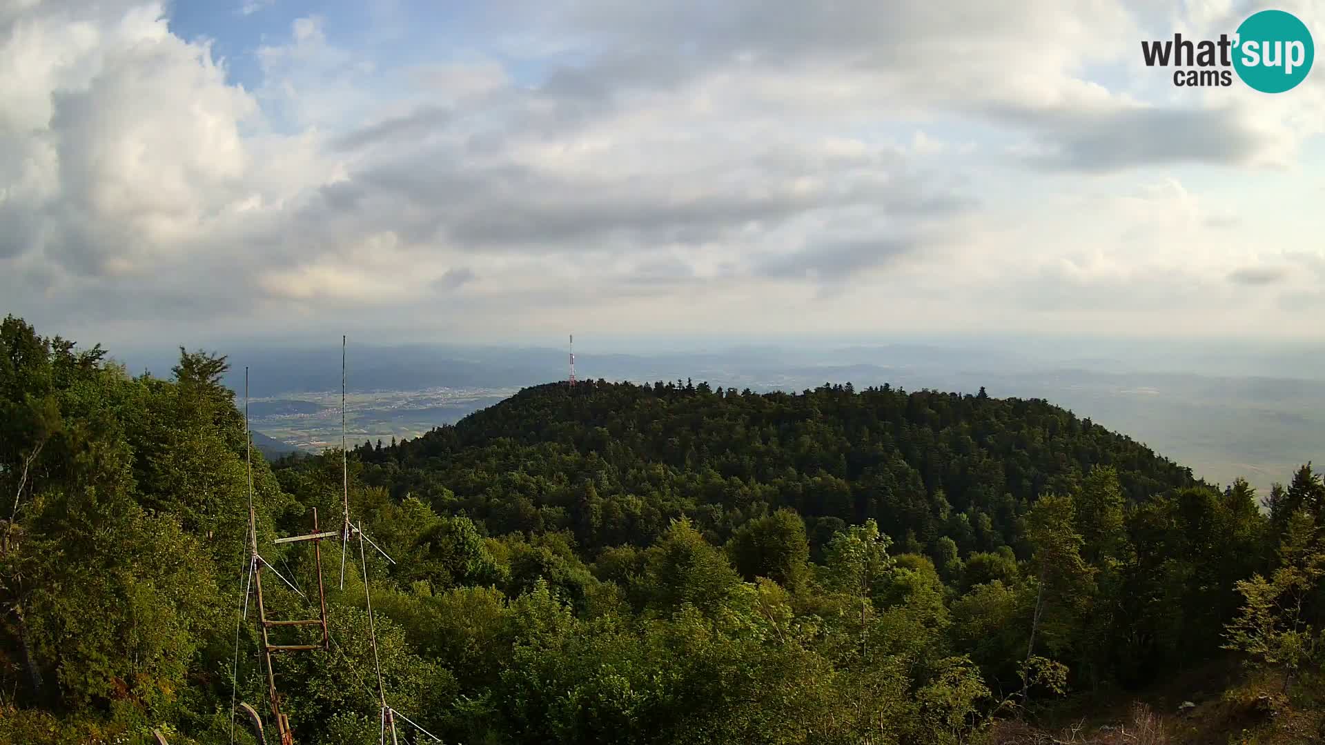 Krim webcam mountain hut | view to Ljubljana – Slovenia