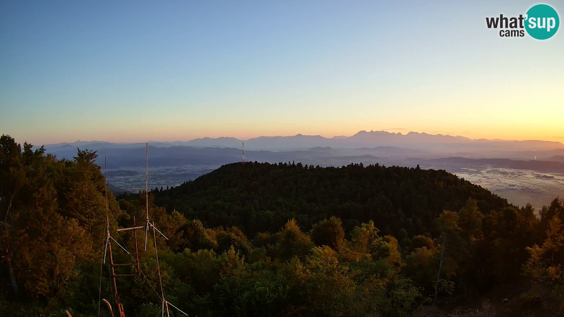 Krim webcam mountain hut | view to Ljubljana – Slovenia