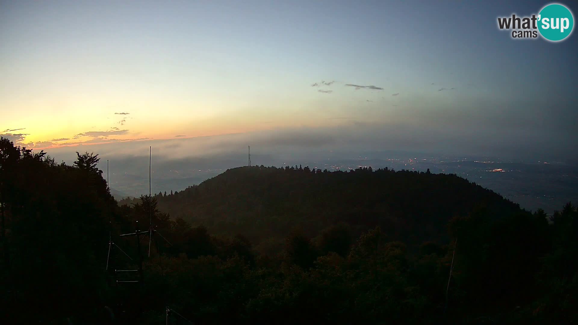 Krim Web cam Berghütte | Blick auf Ljubljana – Slowenien