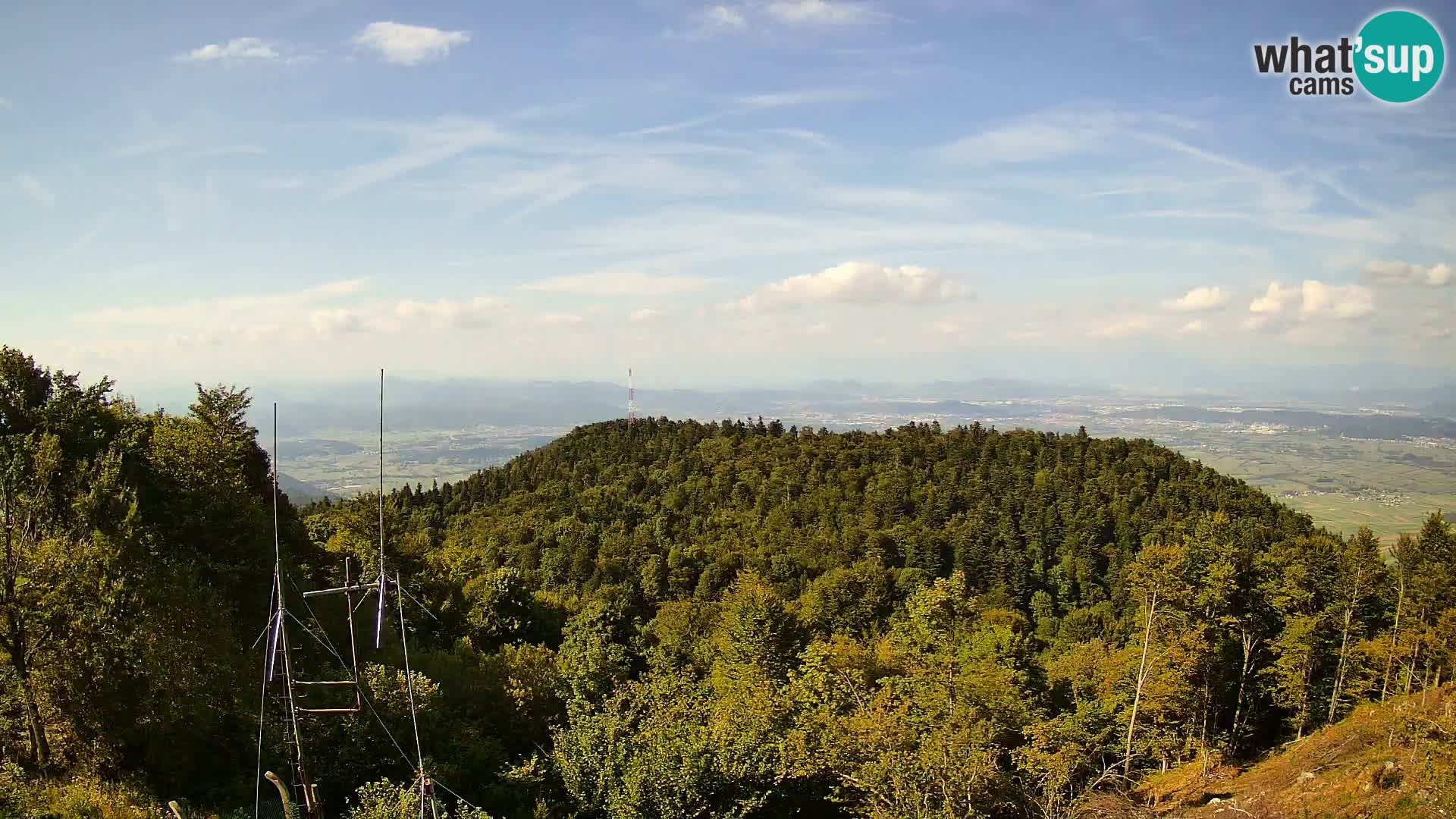 Krim web kamera Planinska koliba | pogled na Ljubljanu – Slovenija