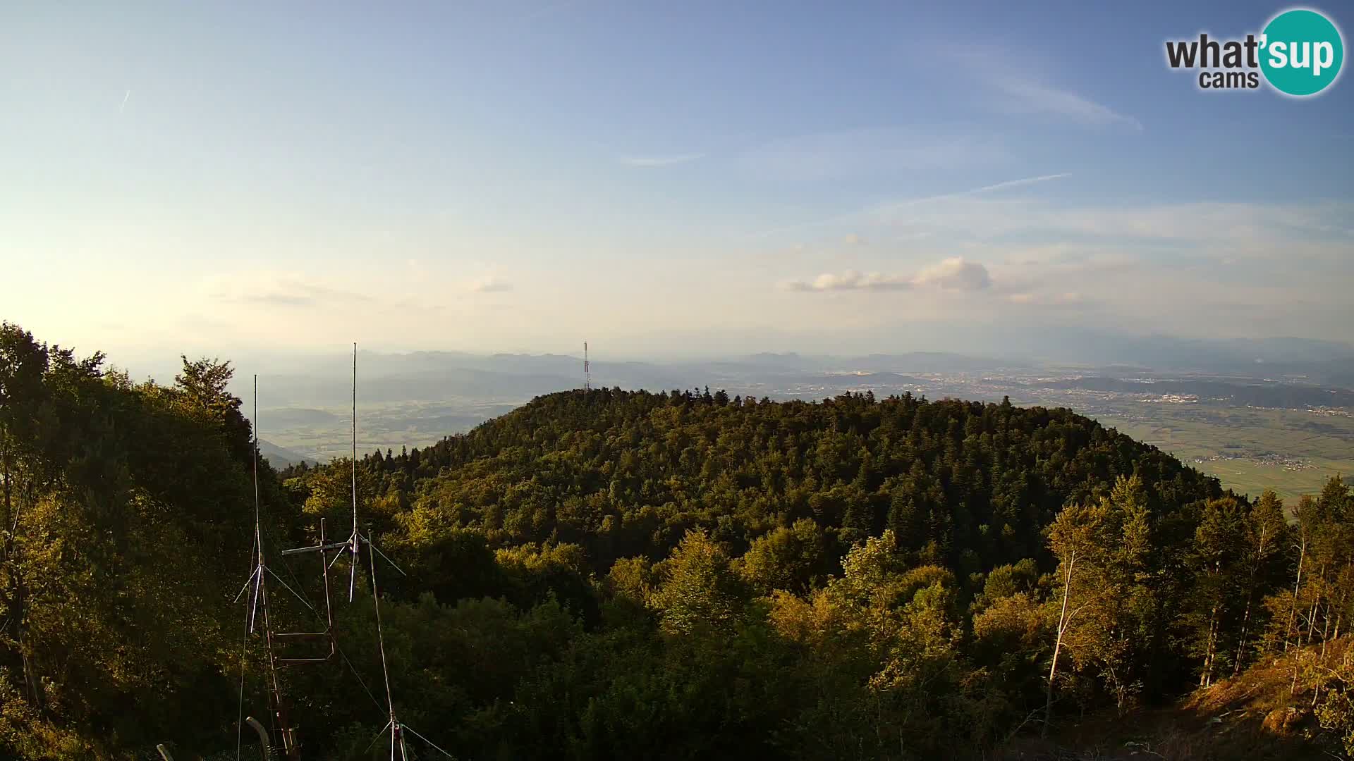 Krim web kamera Planinska koliba | pogled na Ljubljanu – Slovenija