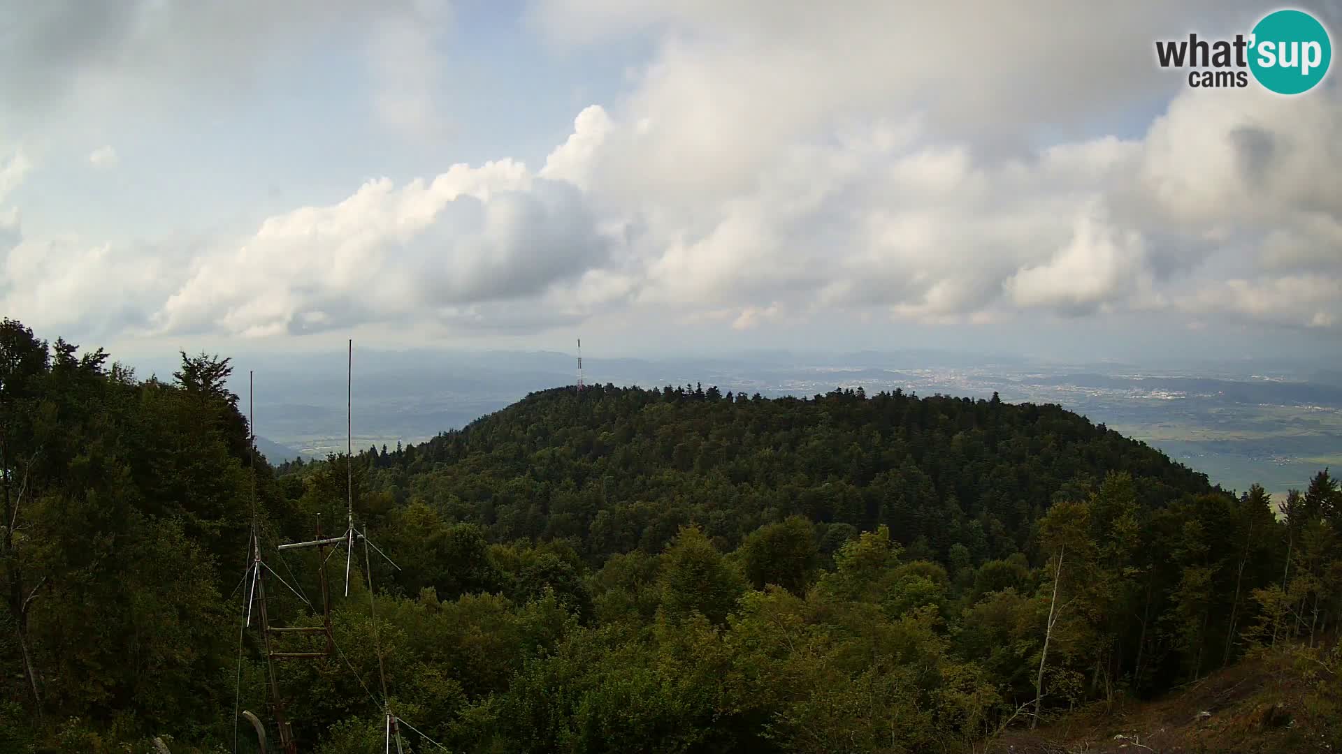 Krim webcam mountain hut | view to Ljubljana – Slovenia