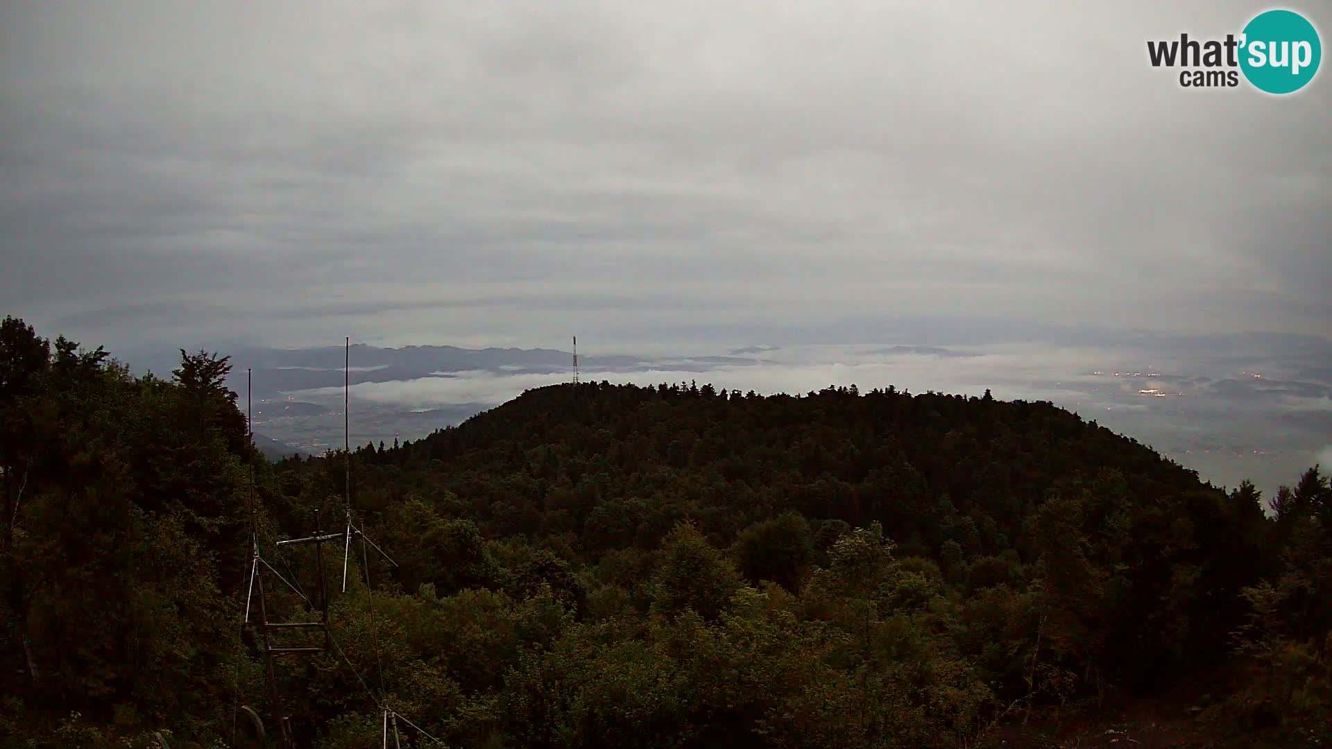 Krim Web cam Berghütte | Blick auf Ljubljana – Slowenien