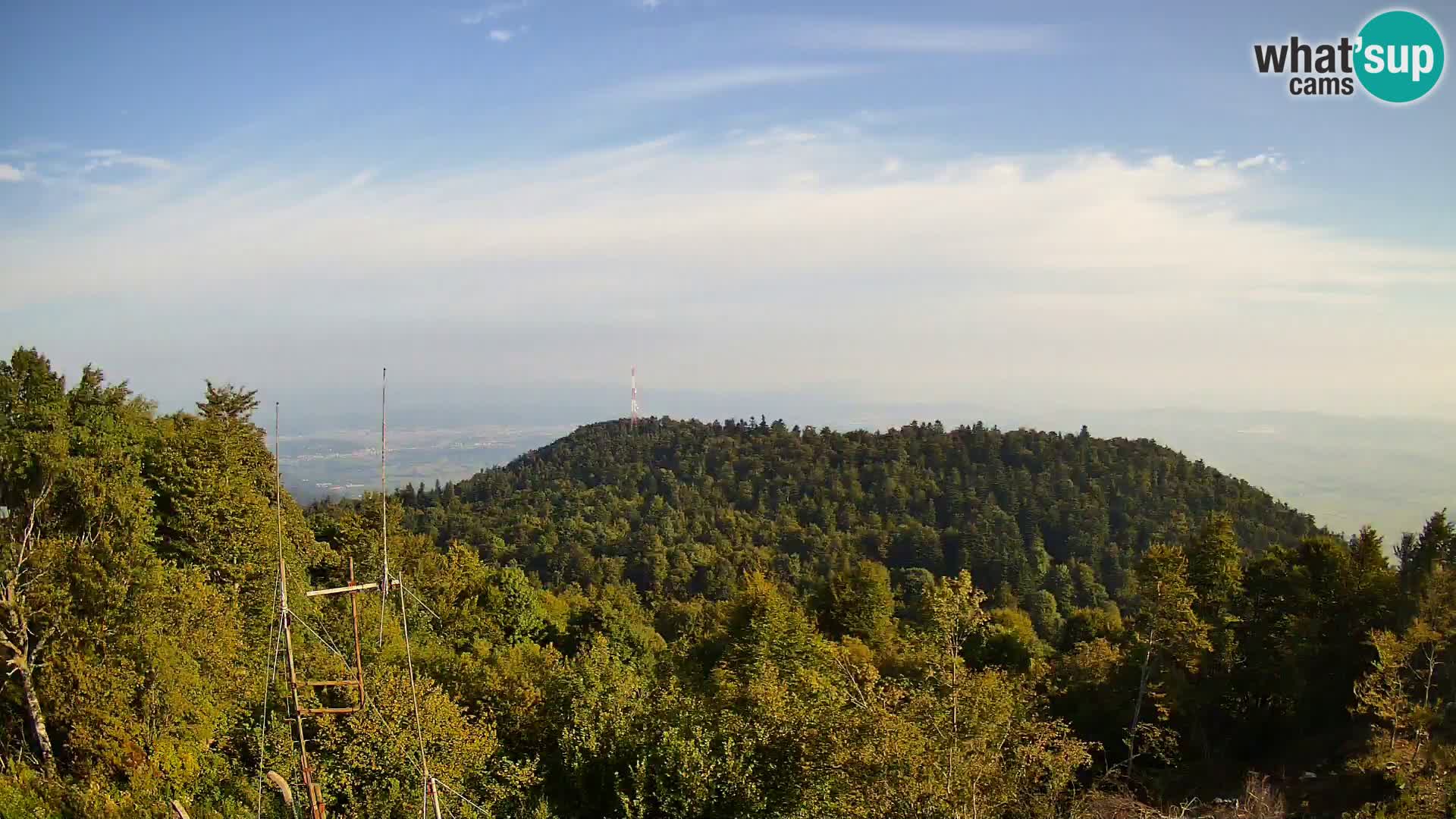 Krim web kamera Planinska koliba | pogled na Ljubljanu – Slovenija