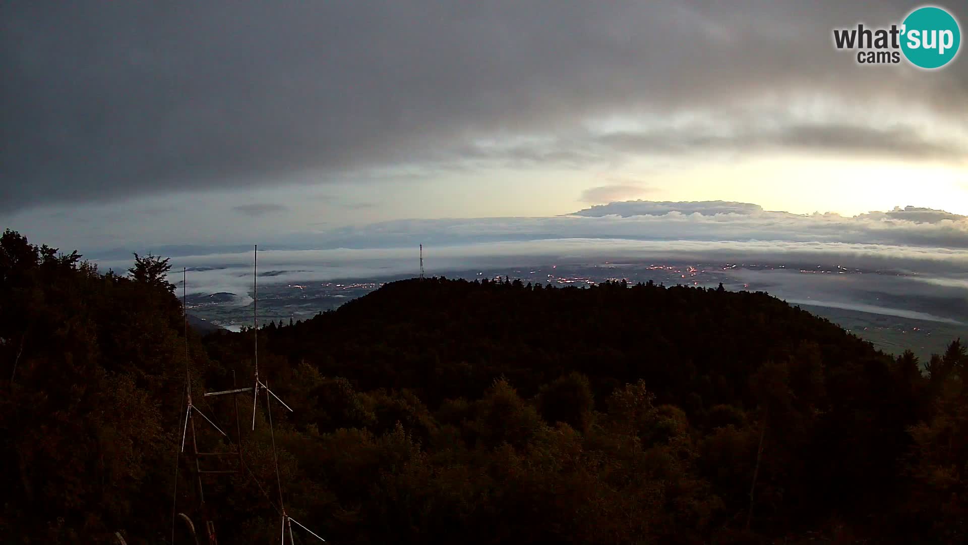Krim webcam mountain hut | view to Ljubljana – Slovenia