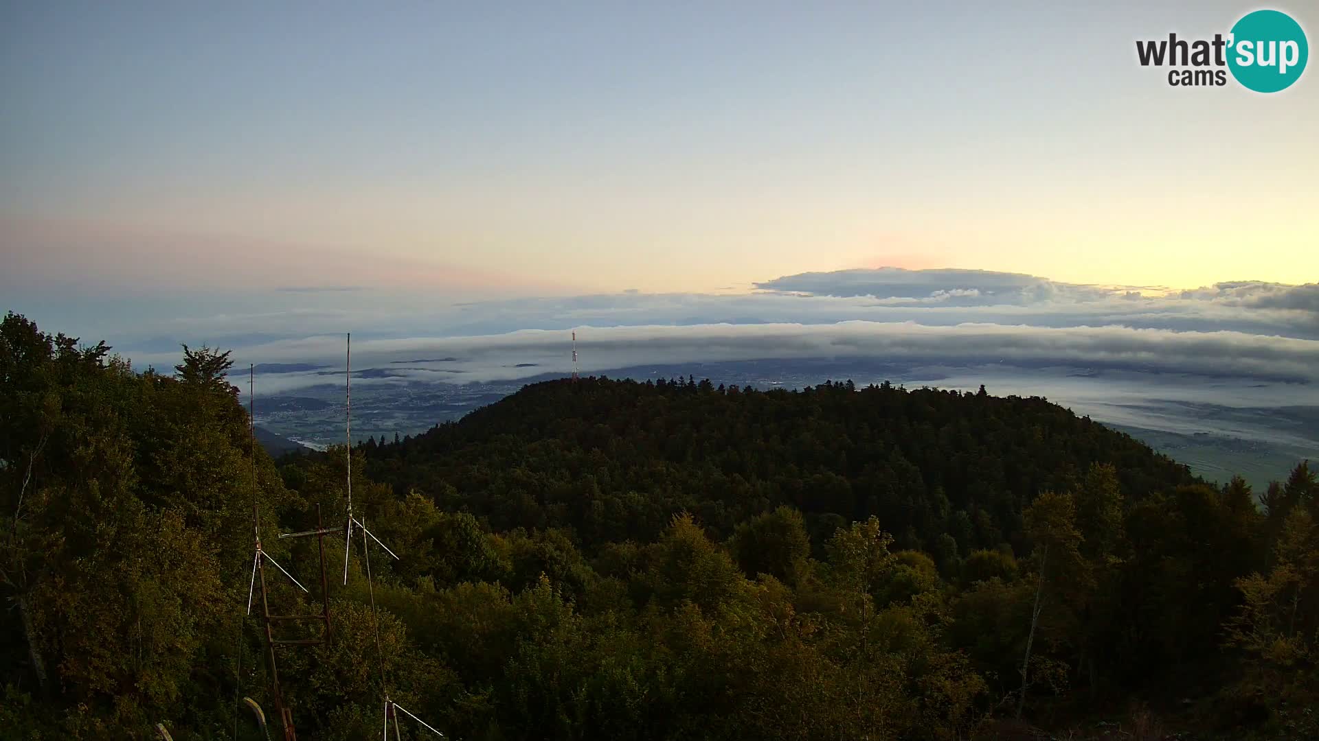 Krim webcam mountain hut | view to Ljubljana – Slovenia