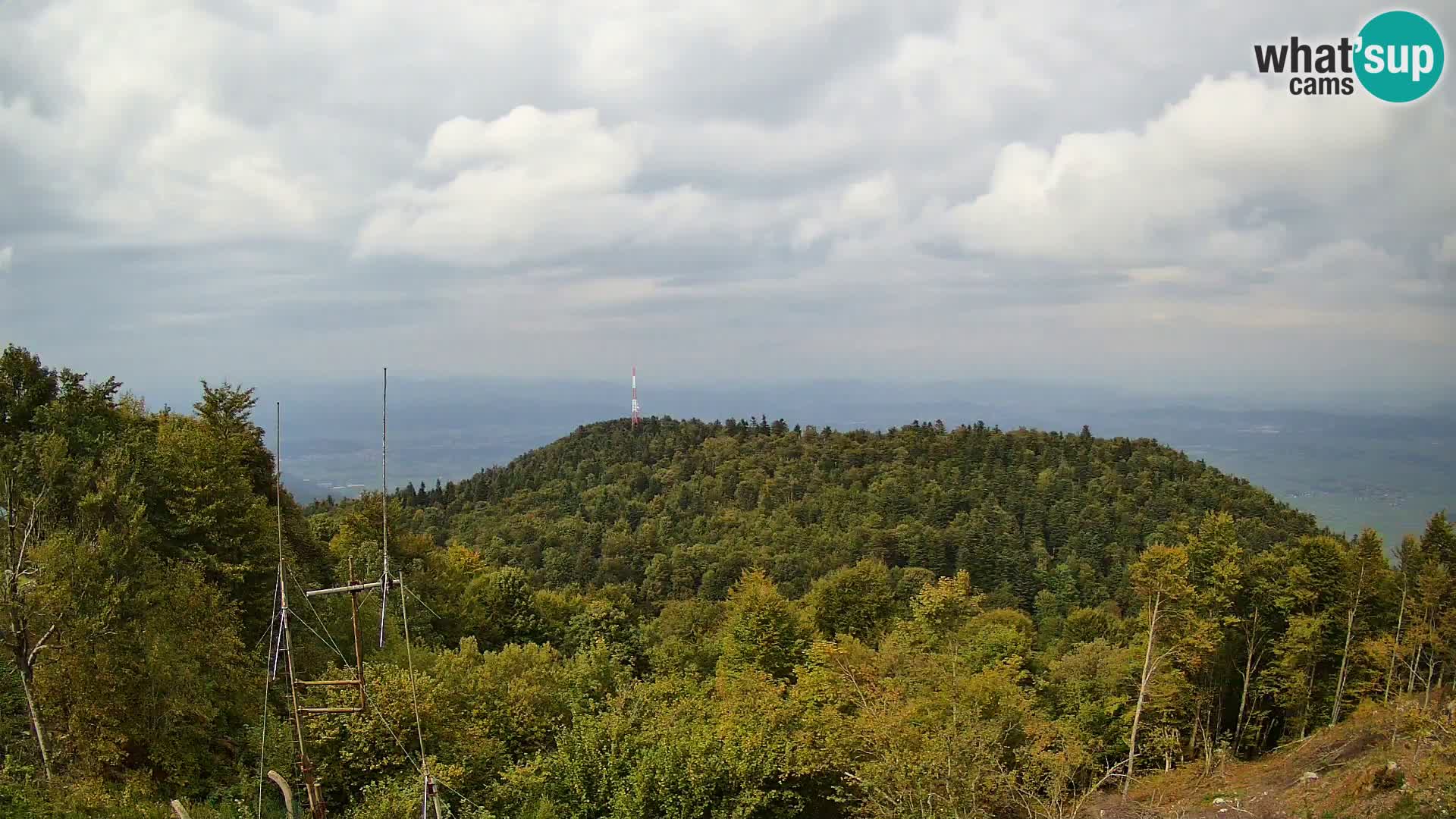 Krim webcam mountain hut | view to Ljubljana – Slovenia