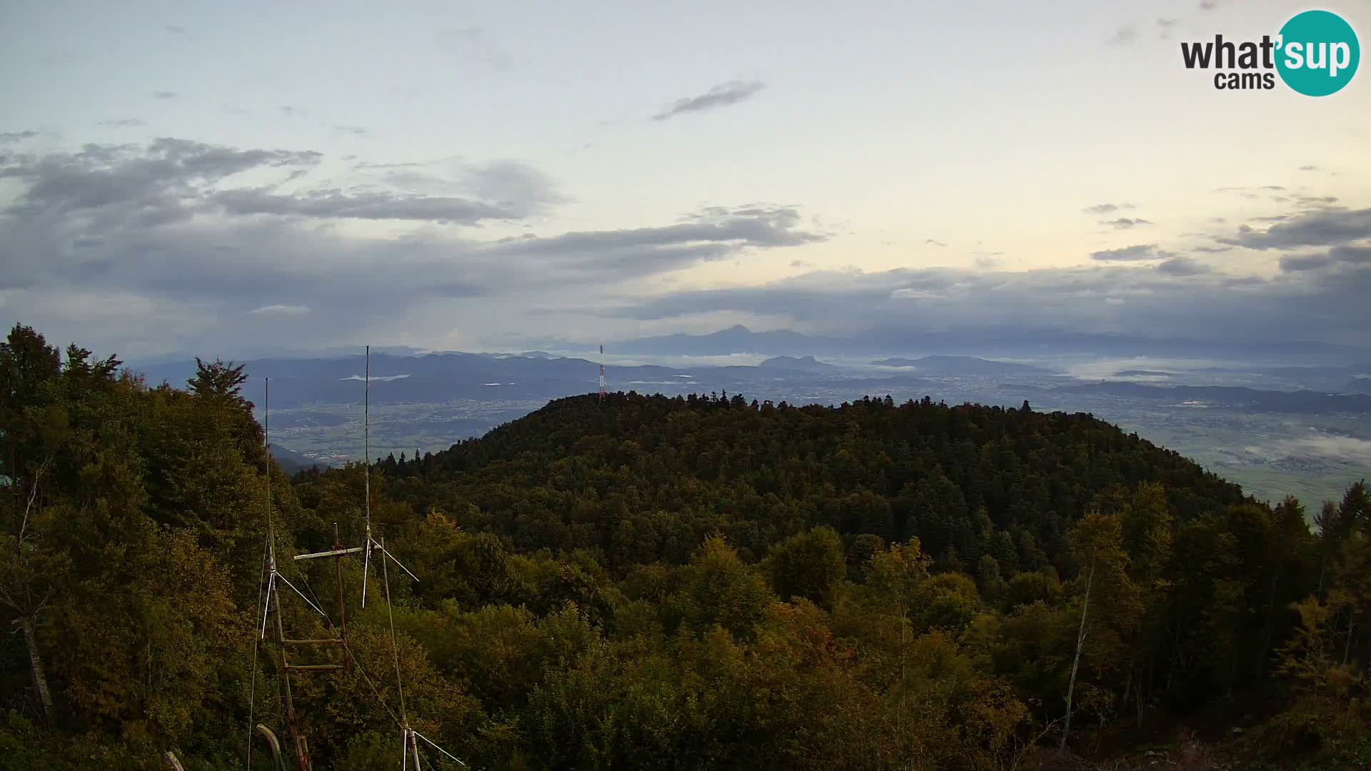 Krim Web cam Berghütte | Blick auf Ljubljana – Slowenien